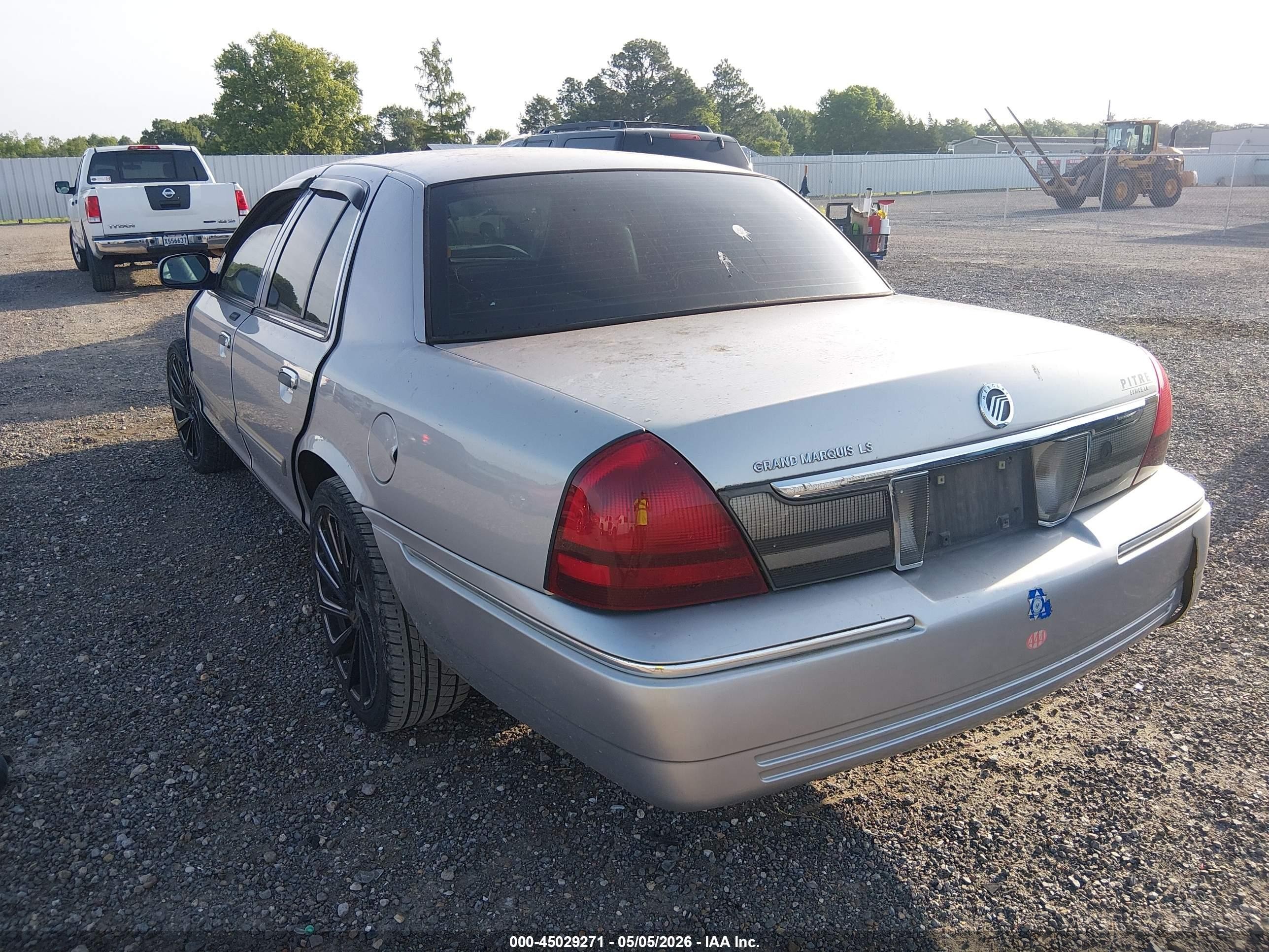 2010 Mercury Grand Marquis Ls (fleet Only) Silver vin: 2MEBM7FV7AX601013