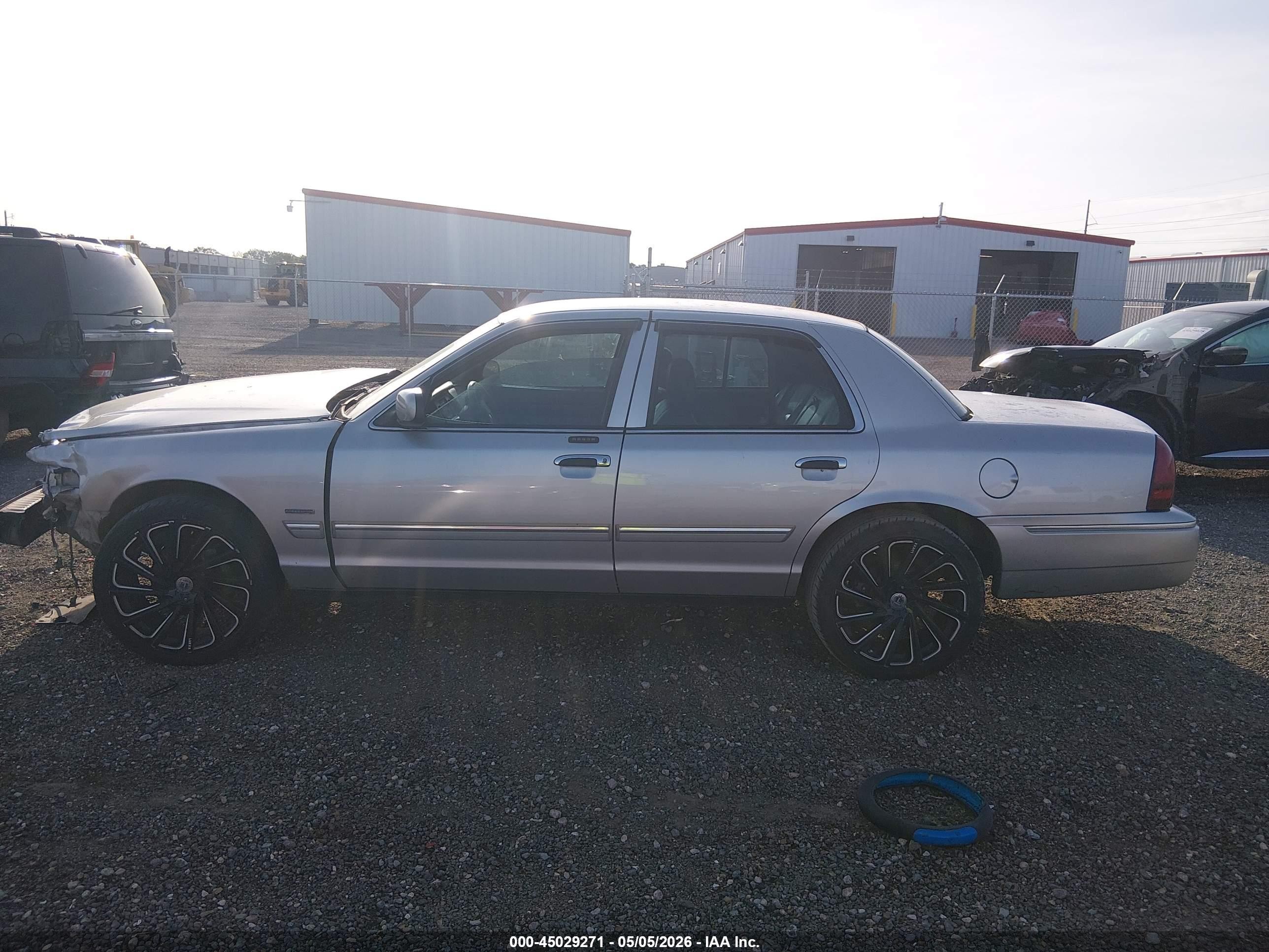 2010 Mercury Grand Marquis Ls (fleet Only) Silver vin: 2MEBM7FV7AX601013