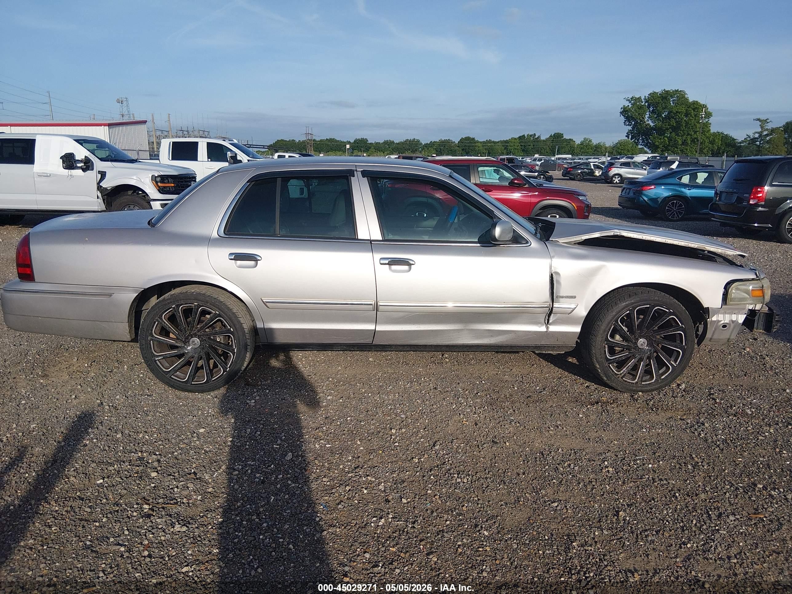 2010 Mercury Grand Marquis Ls (fleet Only) Silver vin: 2MEBM7FV7AX601013