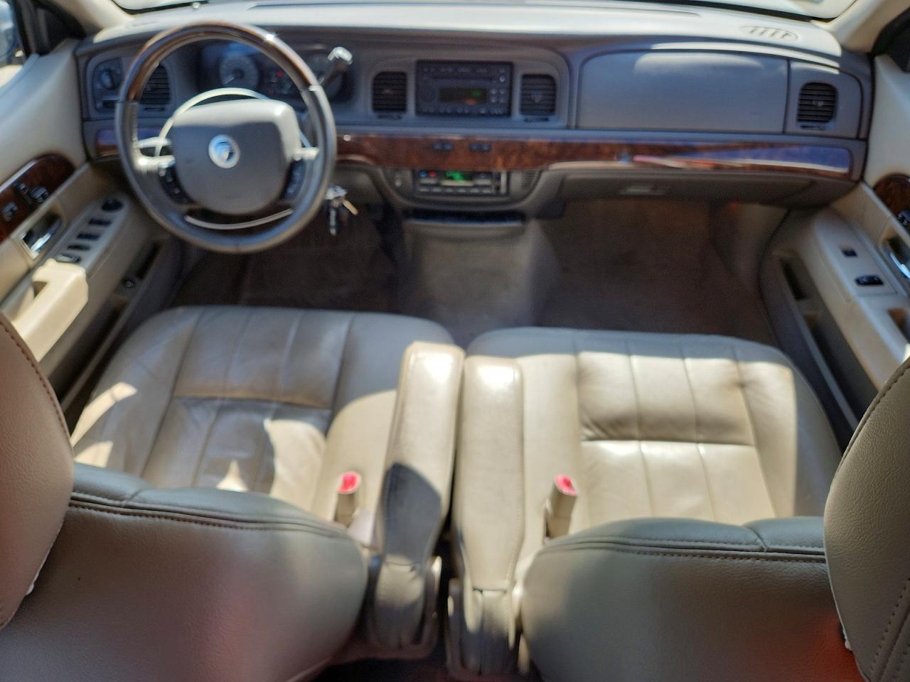 2010 Mercury Grand Marquis Ls White vin: 2MEBM7FV7AX601772