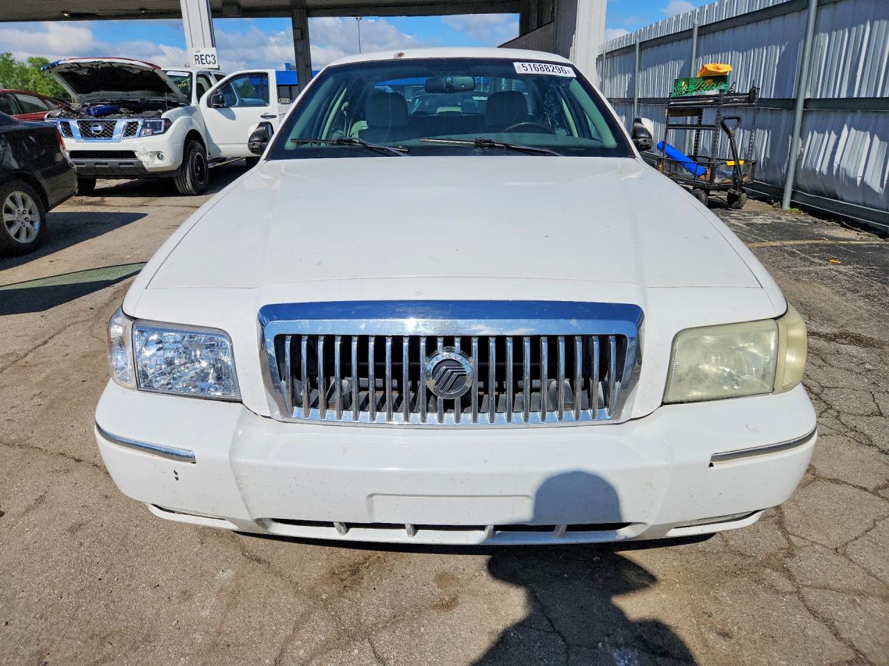 2010 Mercury Grand Marquis Ls White vin: 2MEBM7FV7AX601772