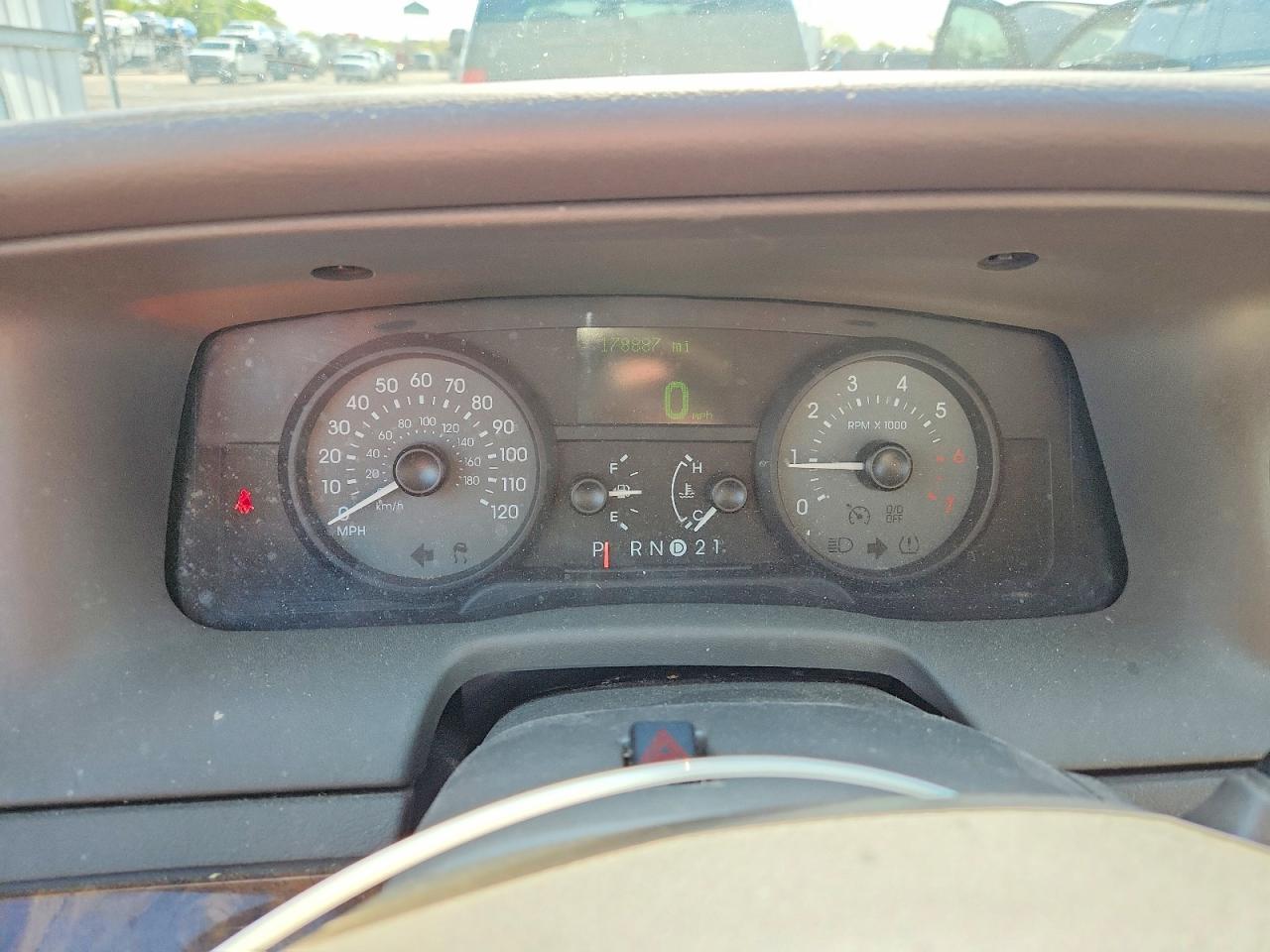 2010 Mercury Grand Marquis Ls White vin: 2MEBM7FV7AX601772