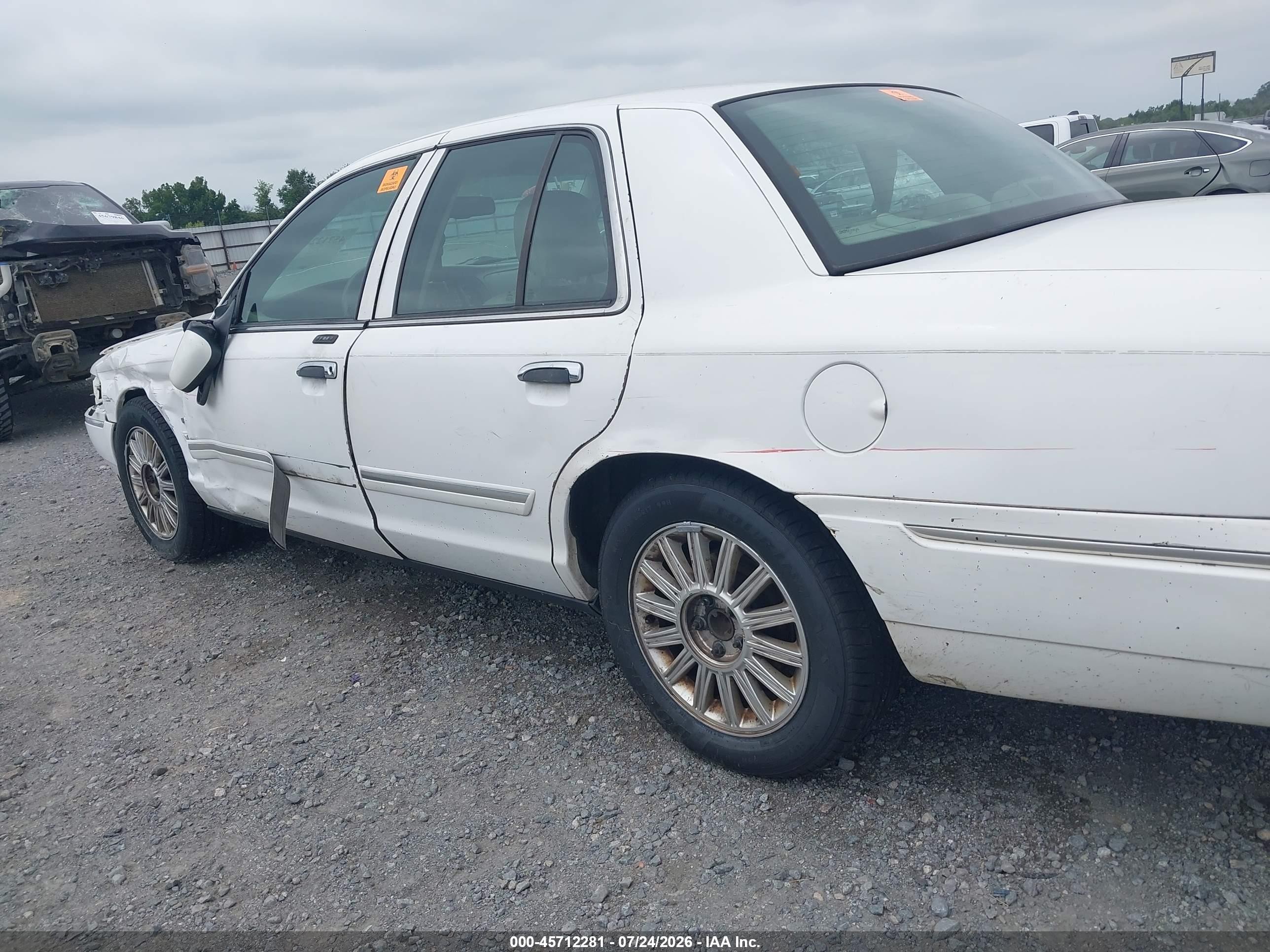 2010 Mercury Grand Marquis Ls (fleet Only) White vin: 2MEBM7FV7AX610097
