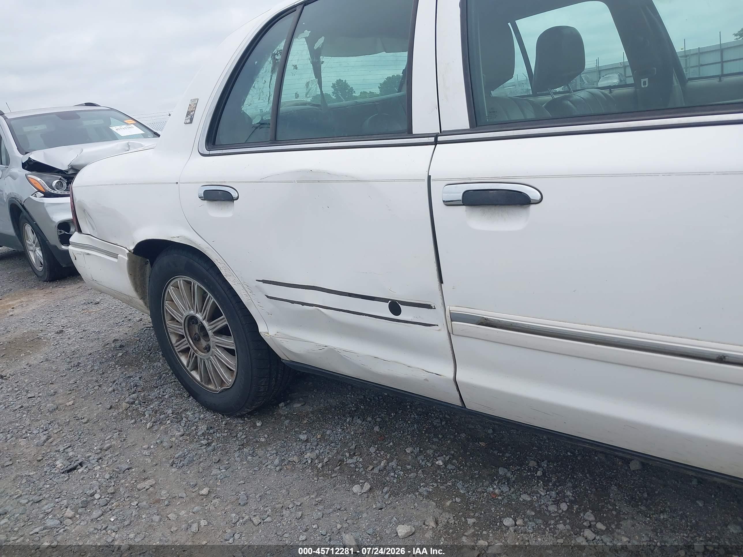 2010 Mercury Grand Marquis Ls (fleet Only) White vin: 2MEBM7FV7AX610097