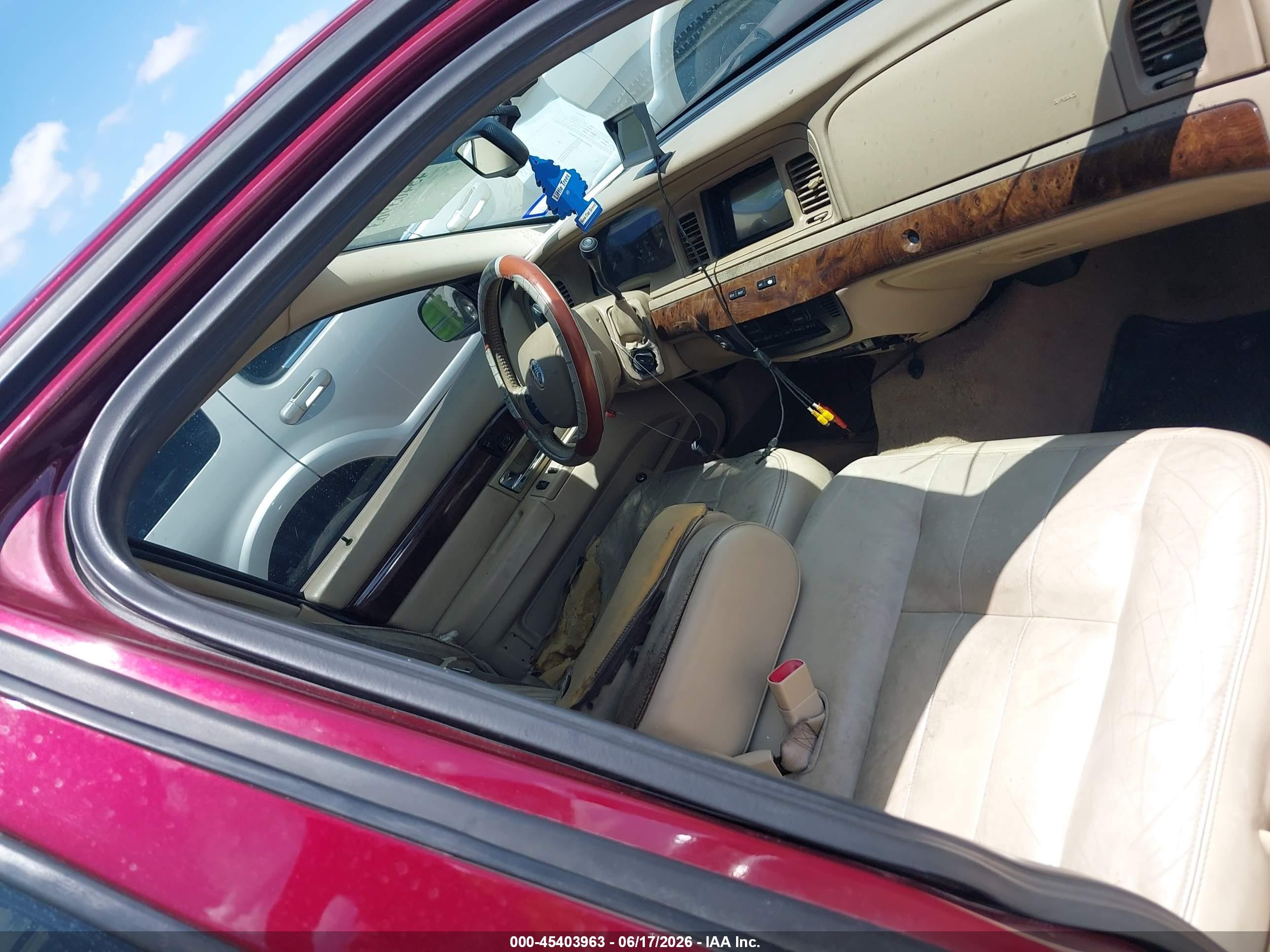2010 Mercury Grand Marquis Ls (fleet Only) Maroon vin: 2MEBM7FV7AX619561