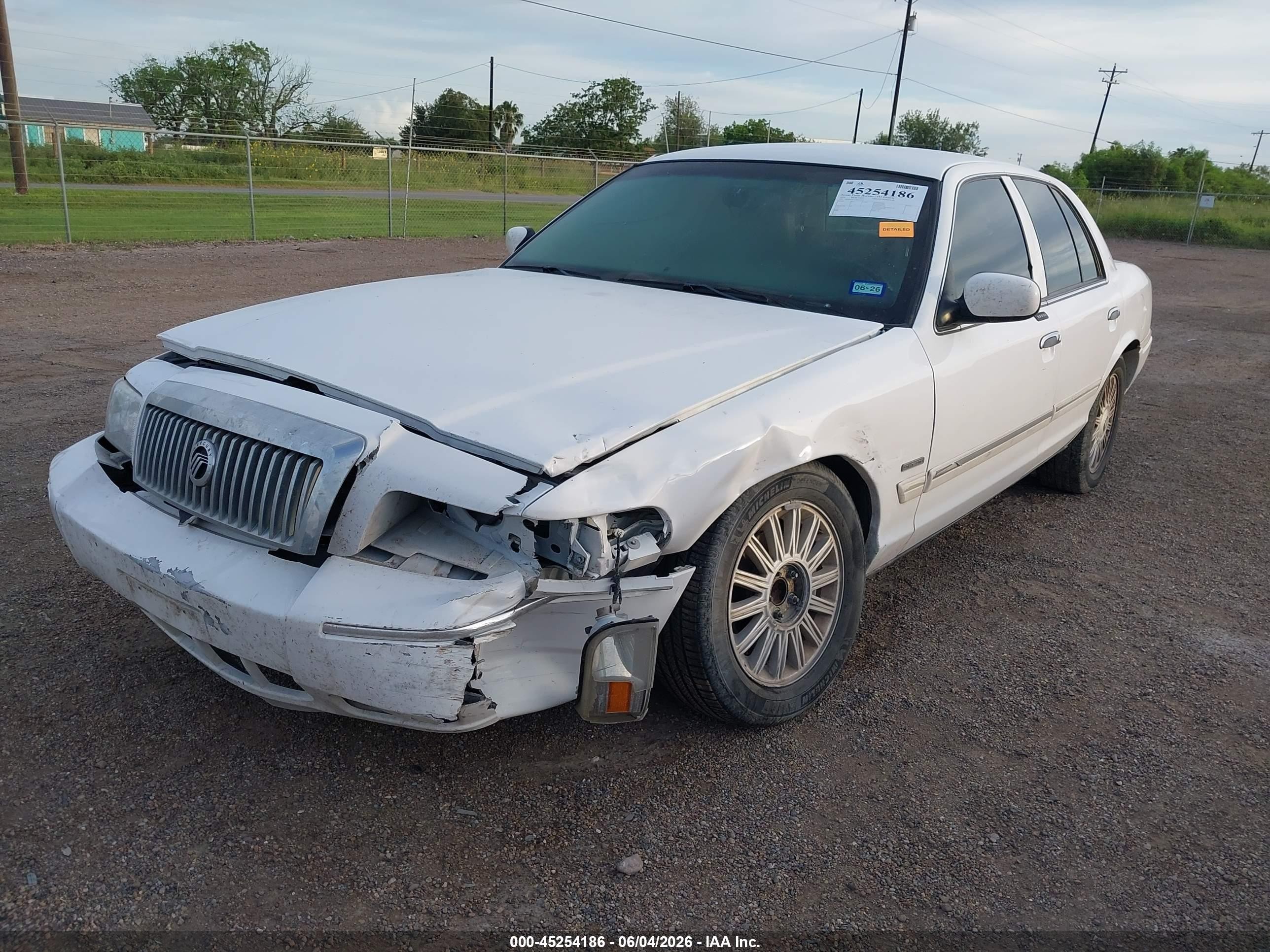 2010 Mercury Grand Marquis Ls (fleet Only) White vin: 2MEBM7FV7AX620421