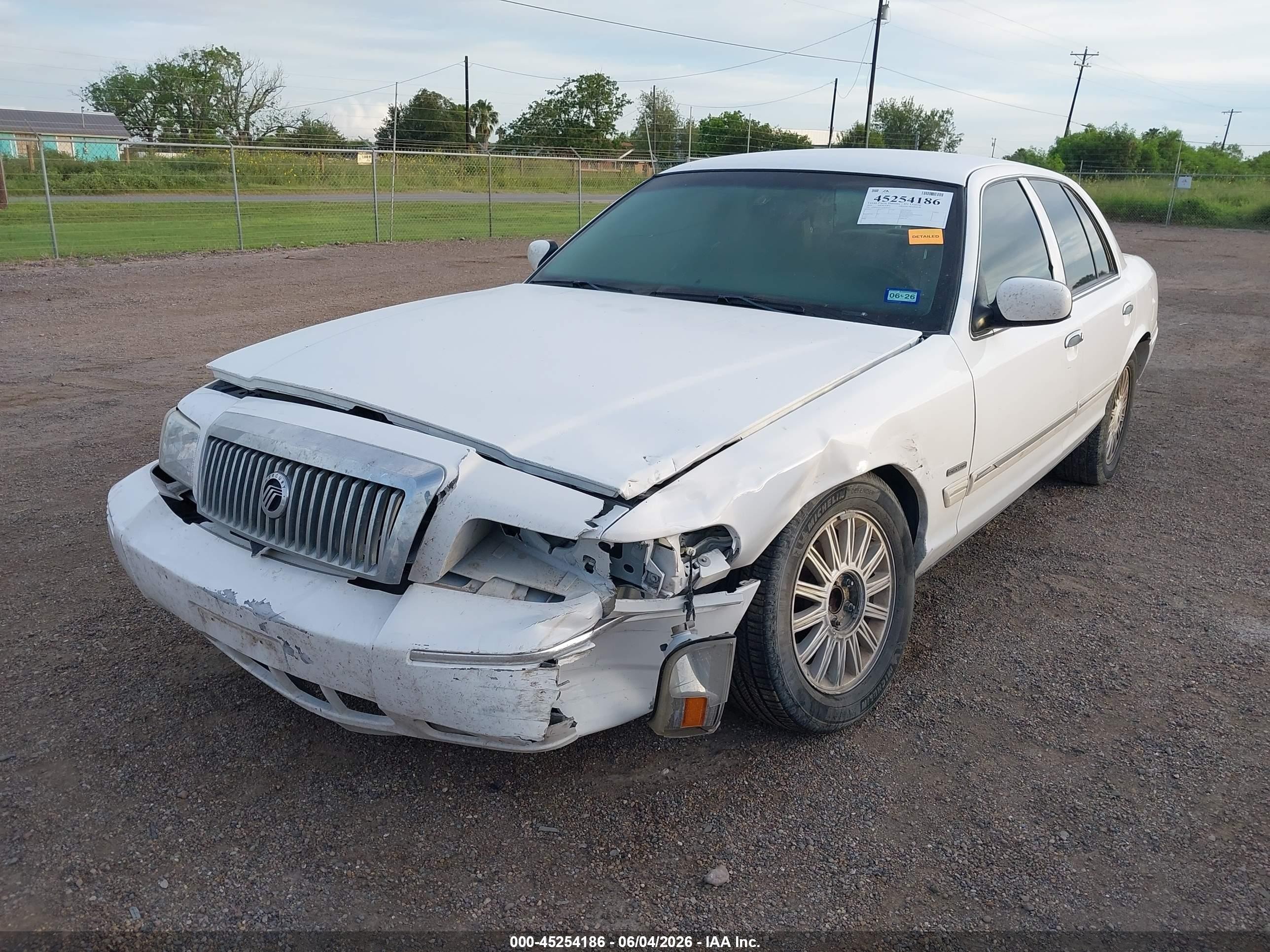 2010 Mercury Grand Marquis Ls (fleet Only) White vin: 2MEBM7FV7AX620421