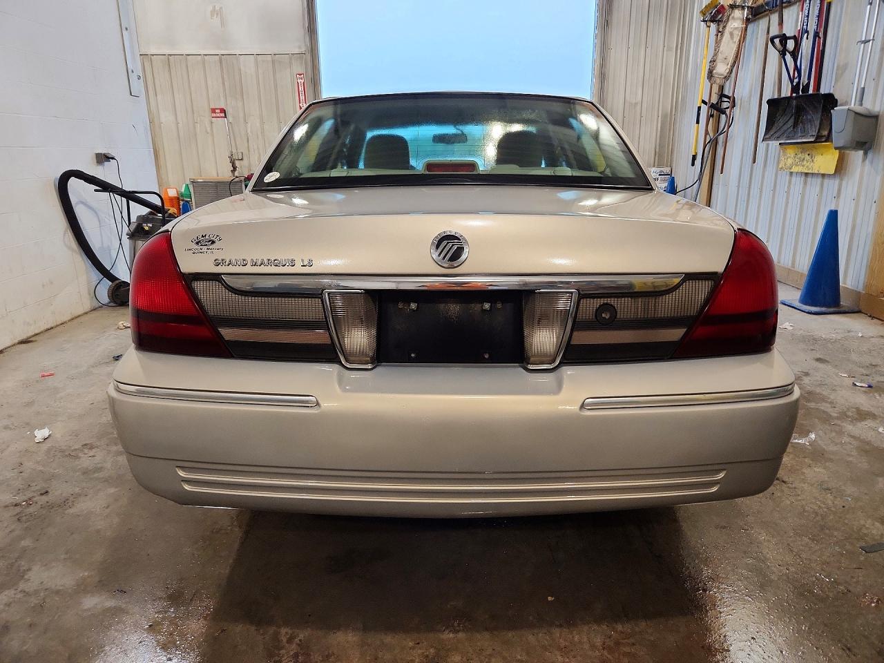2010 Mercury Grand Marquis Ls Gold vin: 2MEBM7FV8AX600789