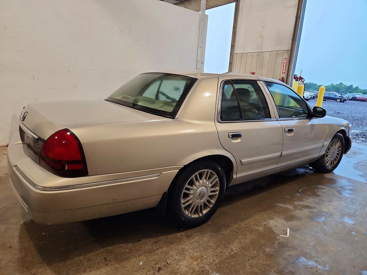 2010 Mercury Grand Marquis Ls Gold vin: 2MEBM7FV8AX600789