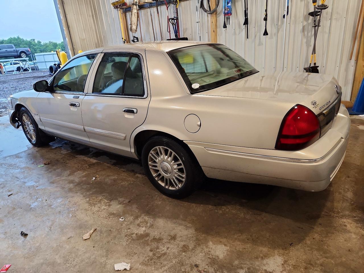 2010 Mercury Grand Marquis Ls Gold vin: 2MEBM7FV8AX600789
