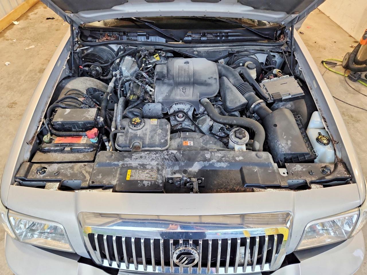 2010 Mercury Grand Marquis Ls Gold vin: 2MEBM7FV8AX600789