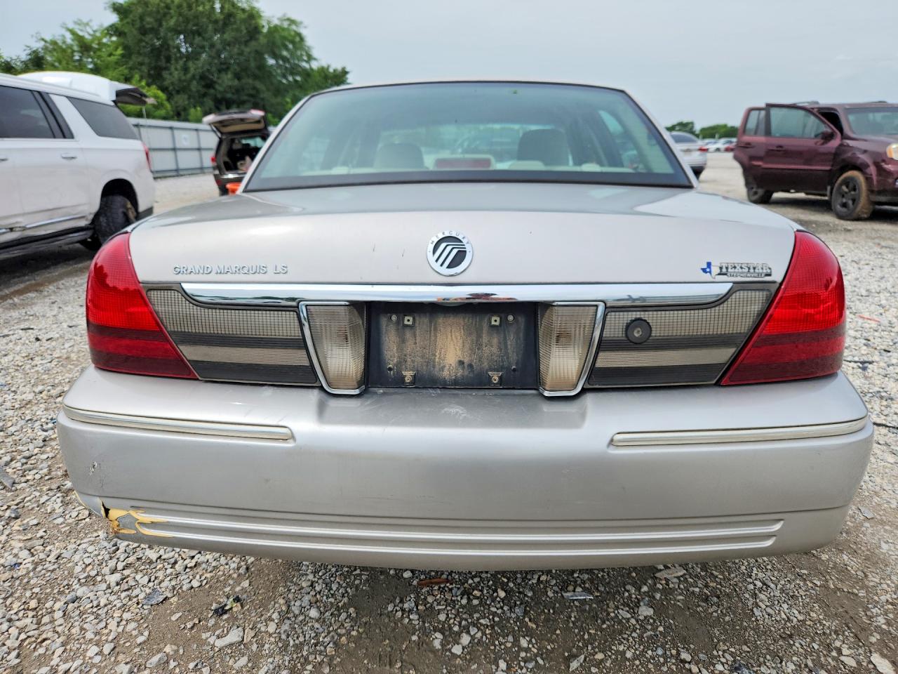 2010 Mercury Grand Marquis Ls Silver vin: 2MEBM7FV8AX612473