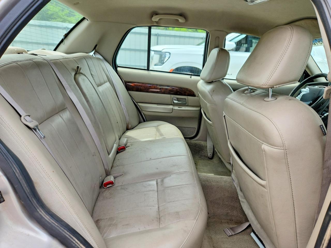 2010 Mercury Grand Marquis Ls Silver vin: 2MEBM7FV8AX612473