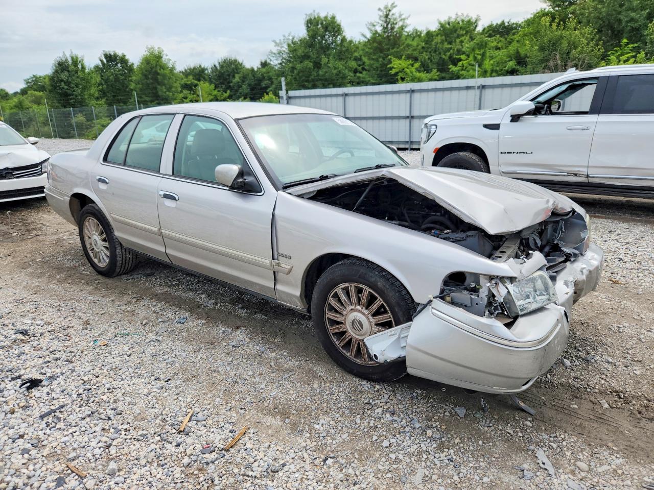 2010 Mercury Grand Marquis Ls Silver vin: 2MEBM7FV8AX612473
