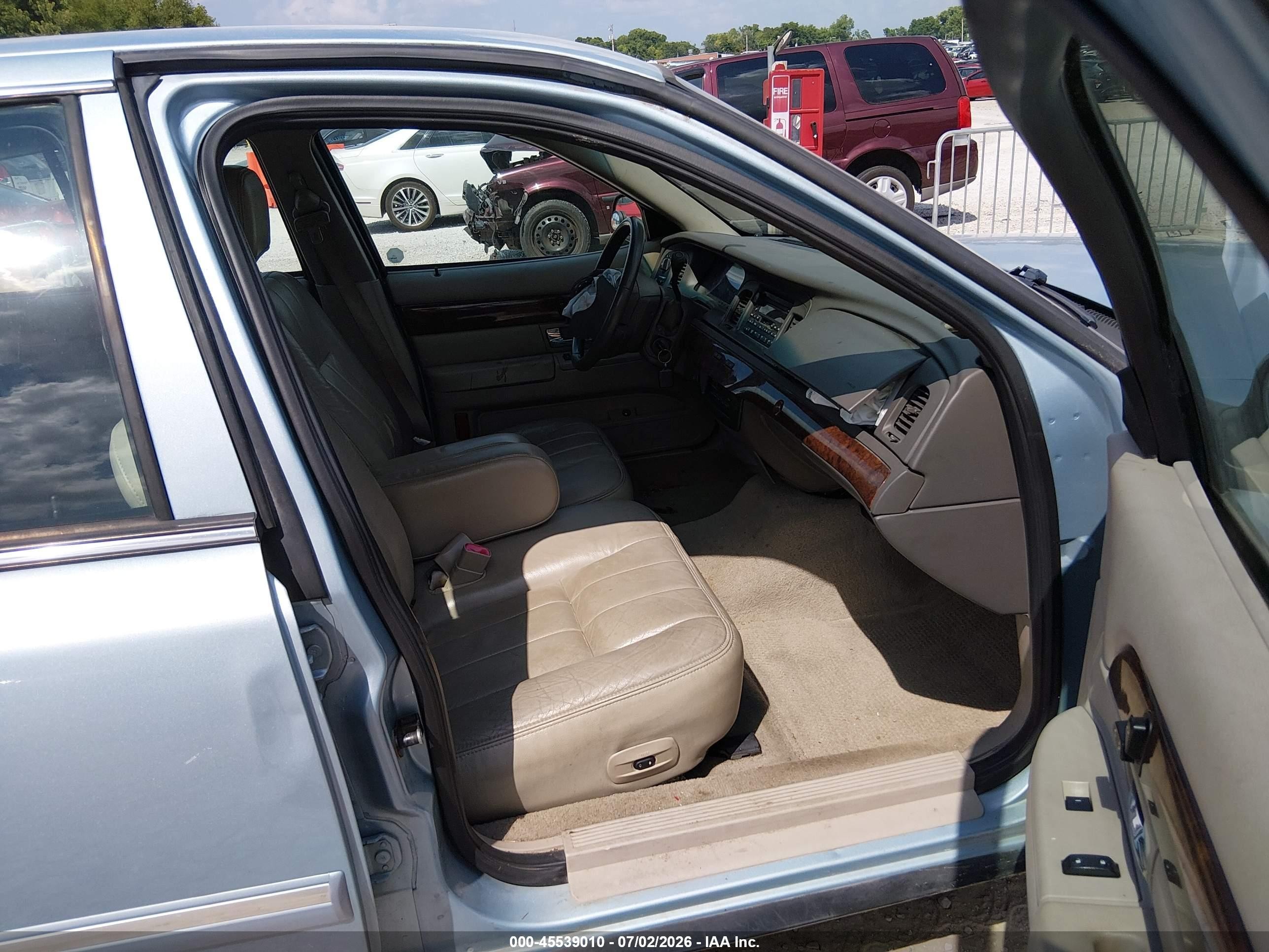 2010 Mercury Grand Marquis Ls (fleet Only) Blue vin: 2MEBM7FV9AX605662
