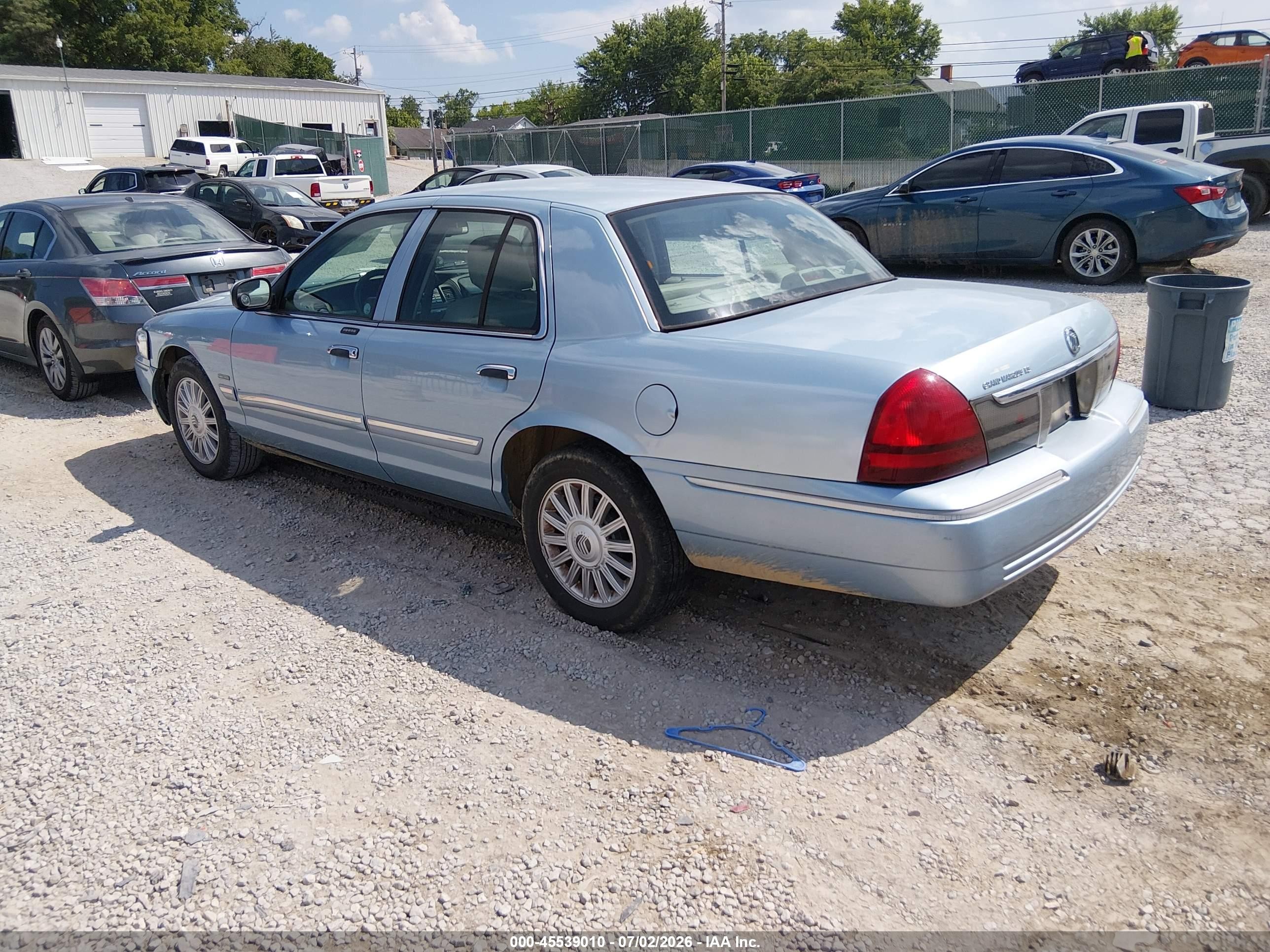 2010 Mercury Grand Marquis Ls (fleet Only) Blue vin: 2MEBM7FV9AX605662