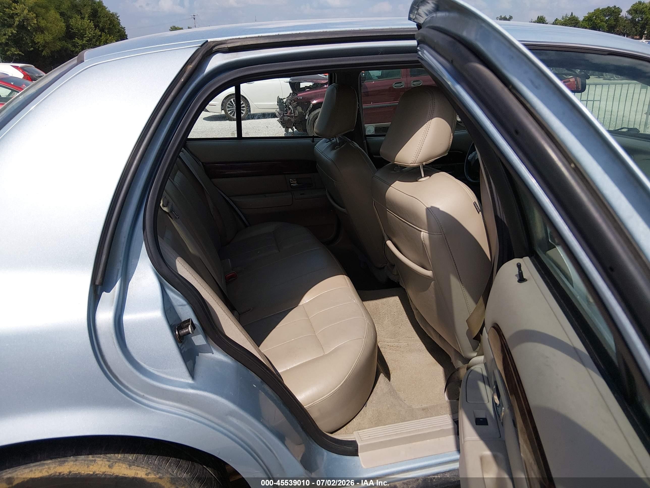 2010 Mercury Grand Marquis Ls (fleet Only) Blue vin: 2MEBM7FV9AX605662