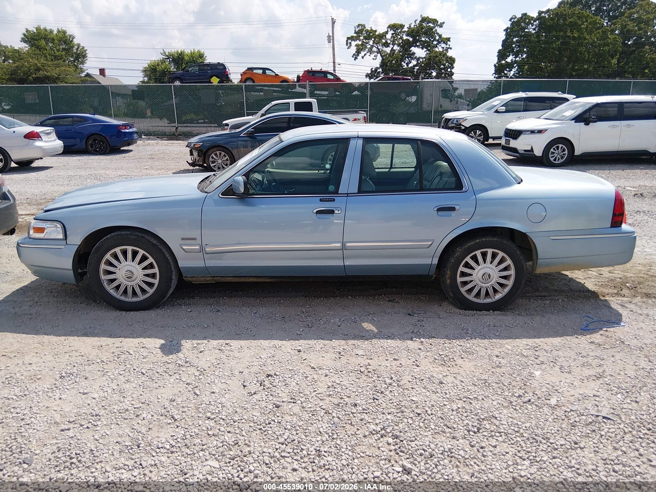 2010 Mercury Grand Marquis Ls (fleet Only) Blue vin: 2MEBM7FV9AX605662