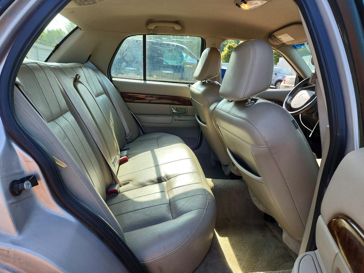 2010 Mercury Grand Marquis Ls Tan vin: 2MEBM7FV9AX609016