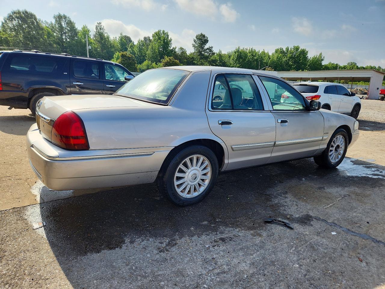 2010 Mercury Grand Marquis Ls Tan vin: 2MEBM7FV9AX609016