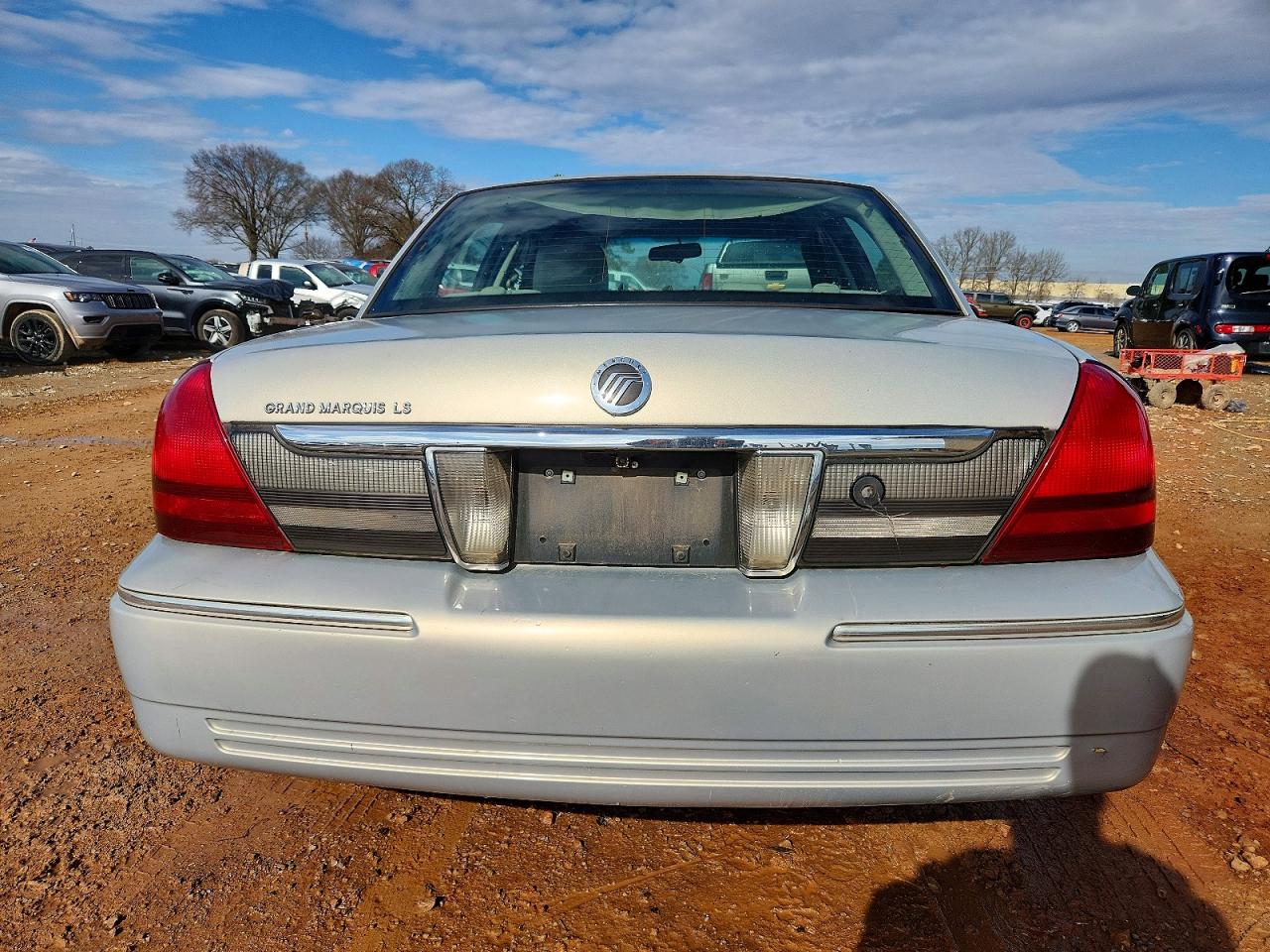 2011 Mercury Grand Marquis Ls Silver vin: 2MEBM7FV9BX600091