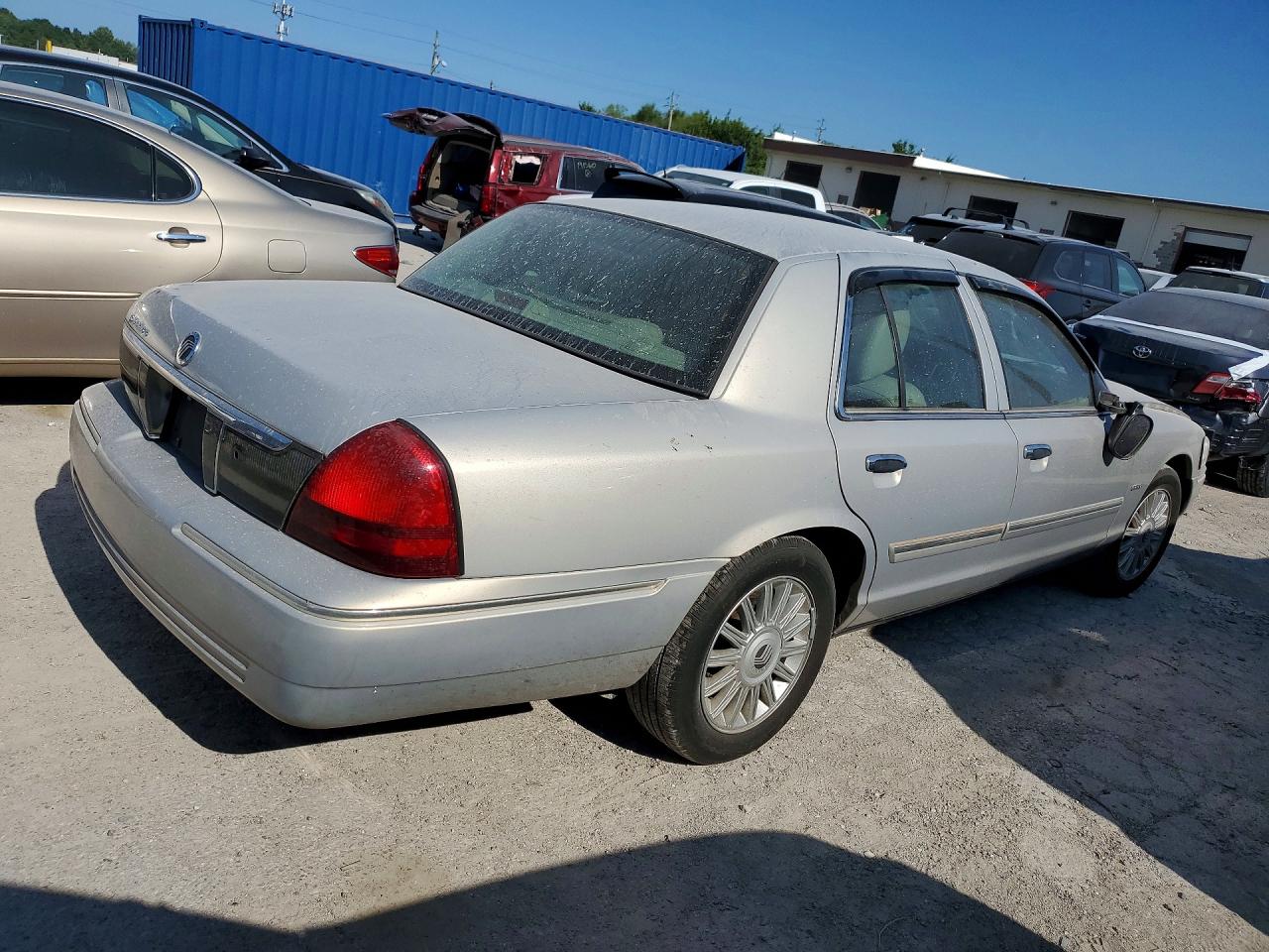 2011 Mercury Grand Marquis Ls Tan vin: 2MEBM7FV9BX605551