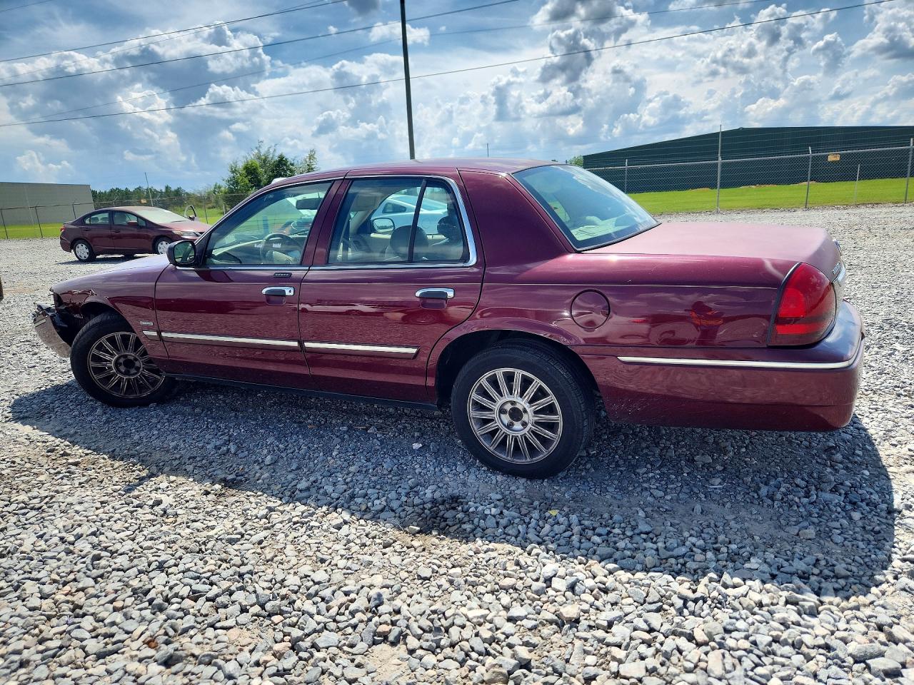 2011 Mercury Grand Marquis Ls Burgundy vin: 2MEBM7FV9BX606313