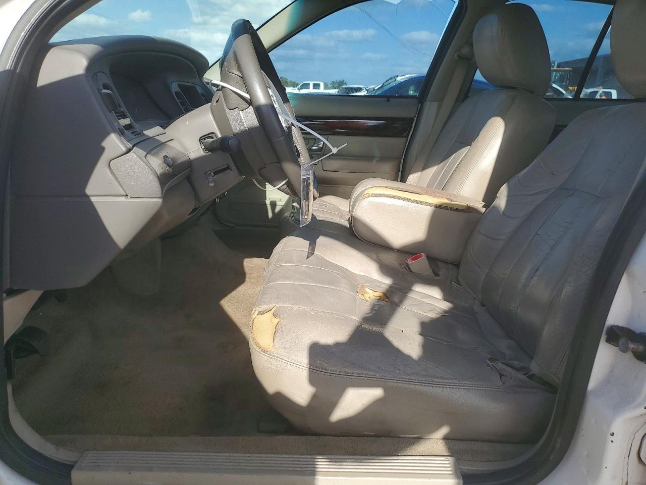 2011 Mercury Grand Marquis Ls White vin: 2MEBM7FV9BX611317