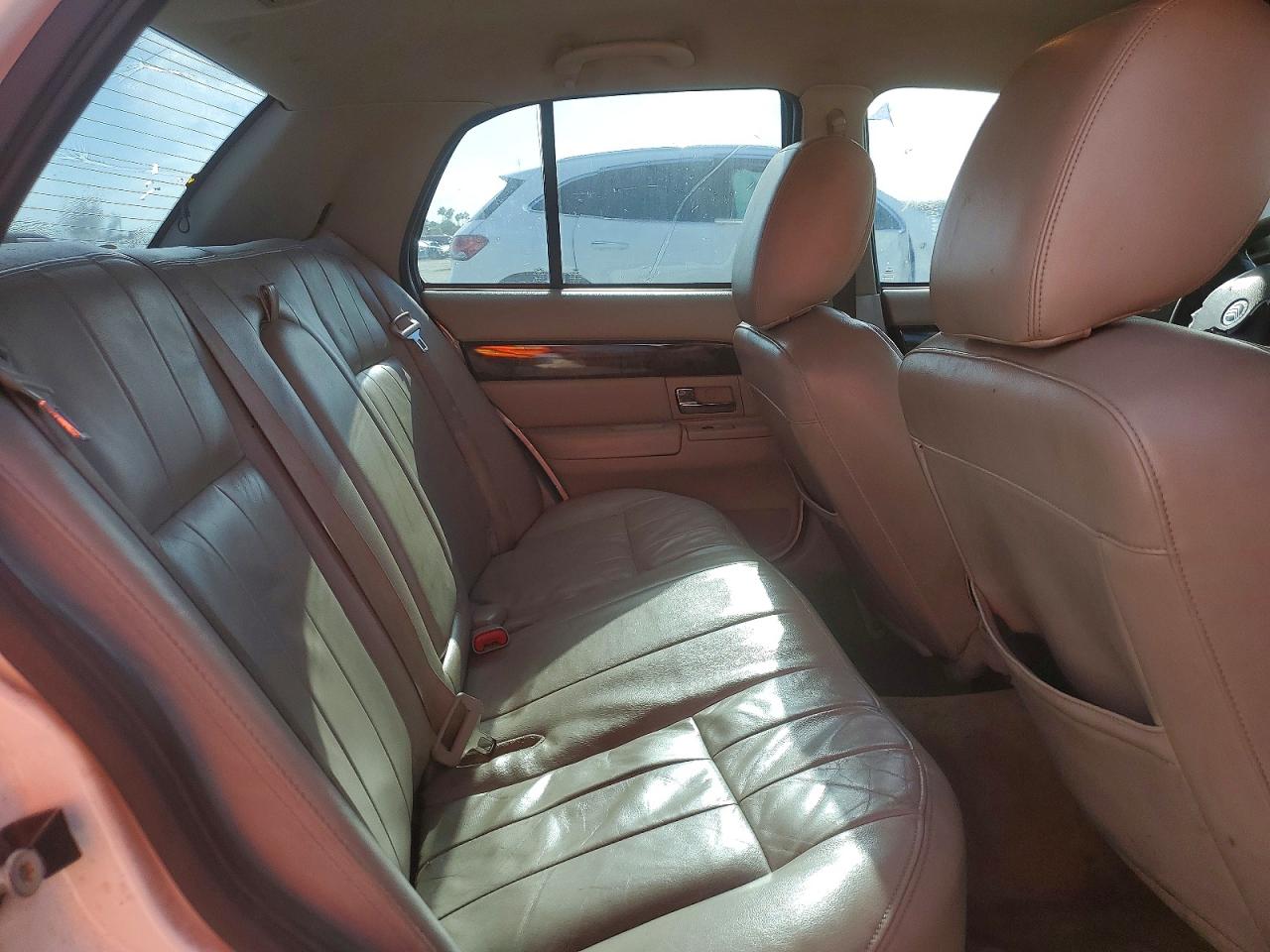 2011 Mercury Grand Marquis Ls White vin: 2MEBM7FV9BX611317