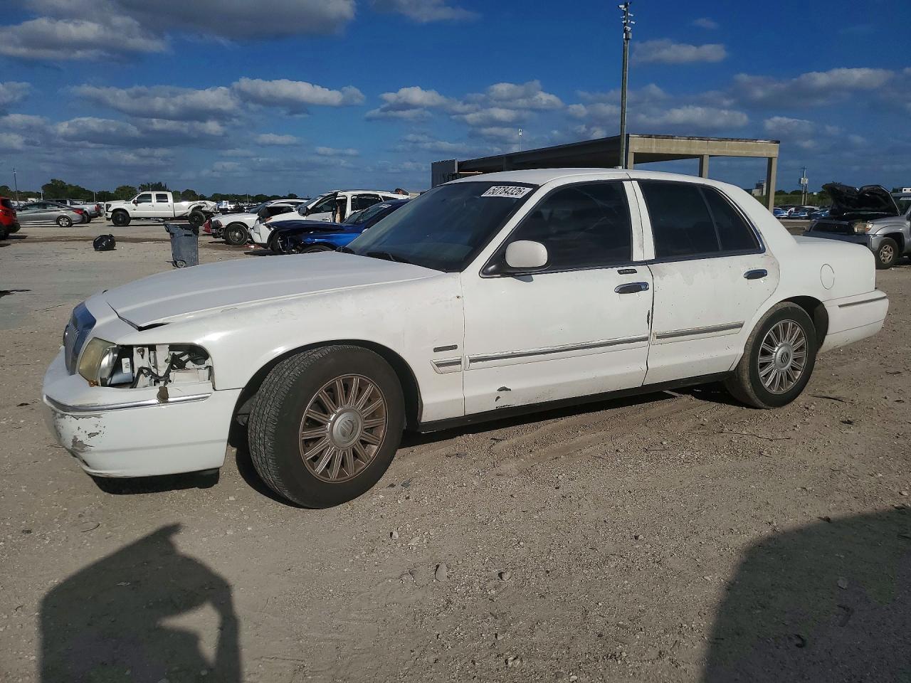 2011 Mercury Grand Marquis Ls White vin: 2MEBM7FV9BX611317