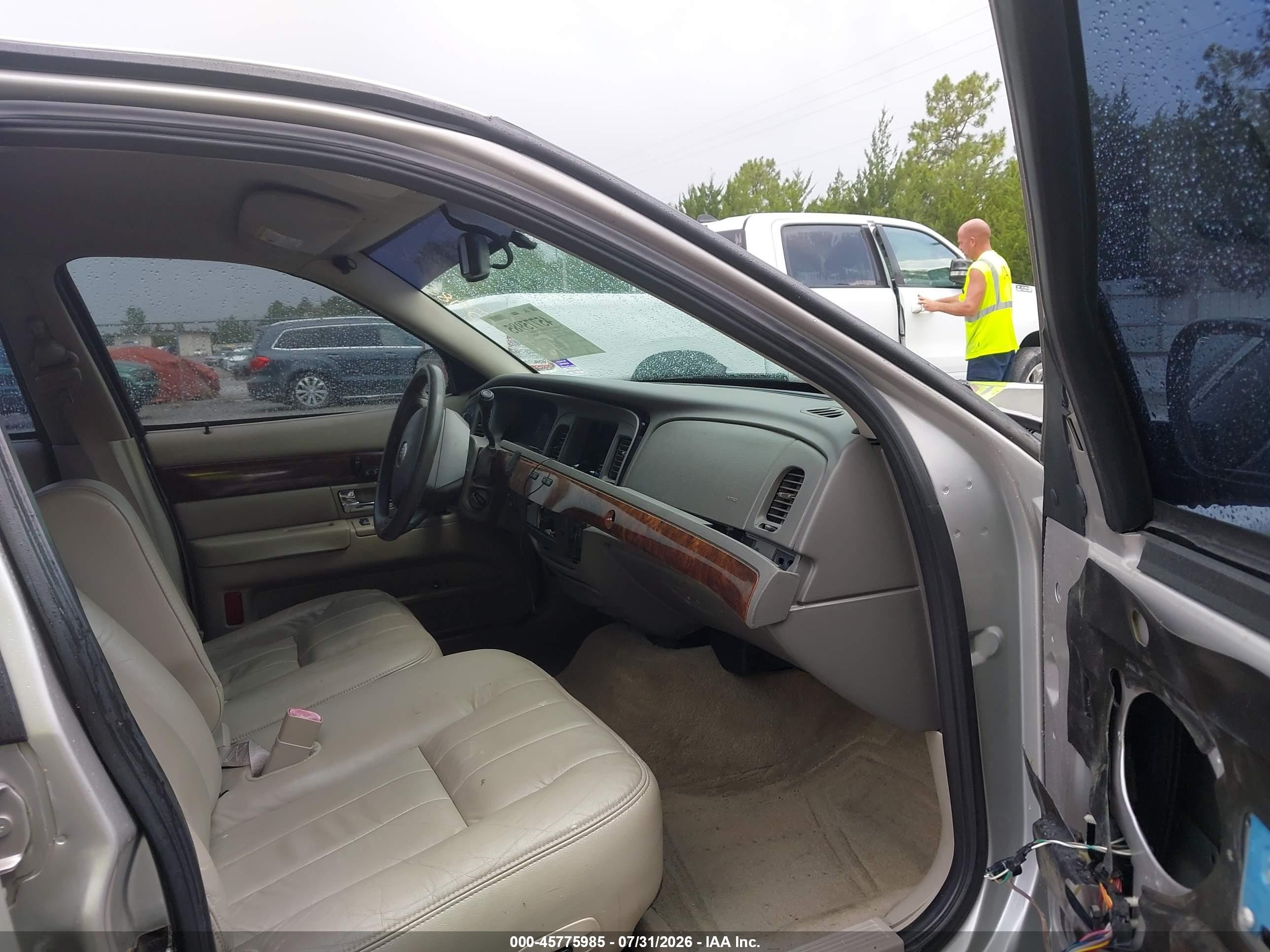 2010 Mercury Grand Marquis Ls (fleet Only) Silver vin: 2MEBM7FVXAX612216