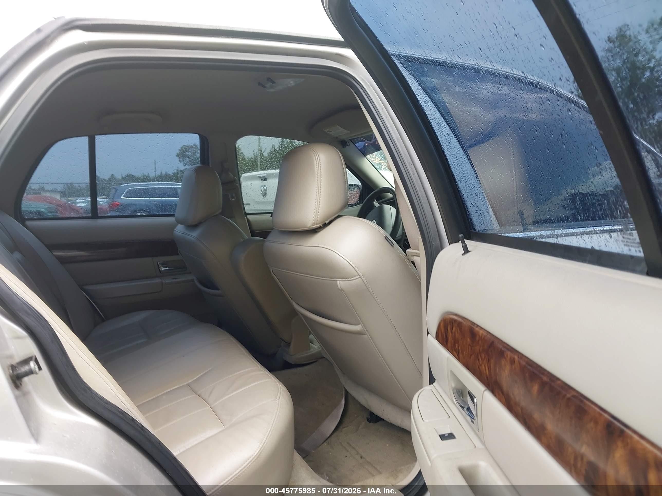 2010 Mercury Grand Marquis Ls (fleet Only) Silver vin: 2MEBM7FVXAX612216