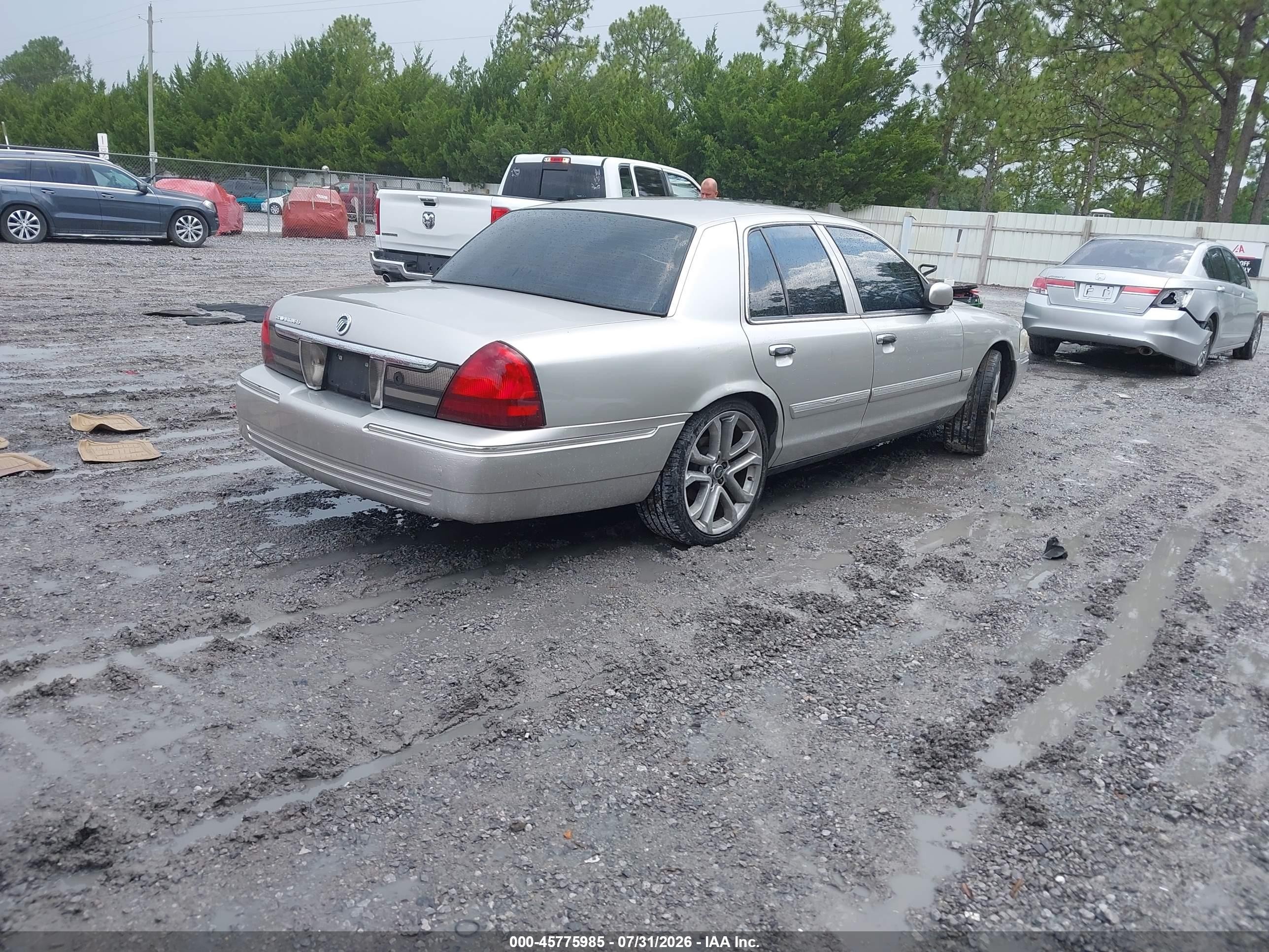 2010 Mercury Grand Marquis Ls (fleet Only) Silver vin: 2MEBM7FVXAX612216