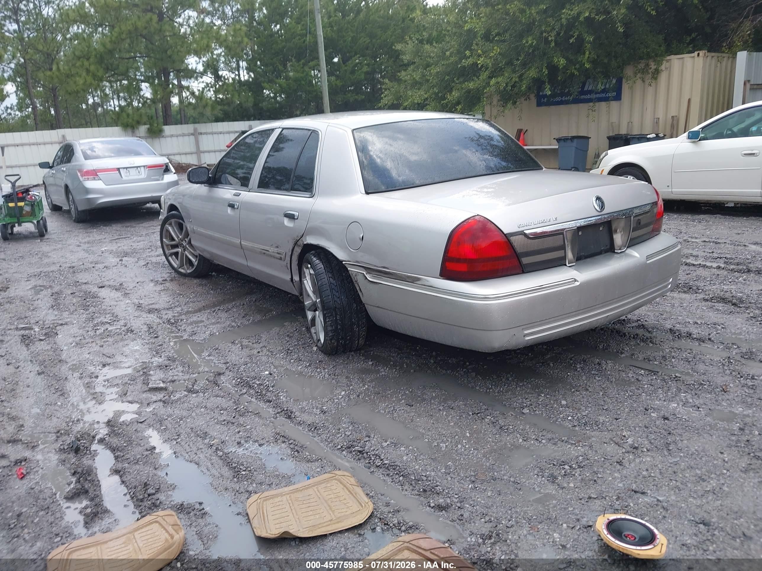 2010 Mercury Grand Marquis Ls (fleet Only) Silver vin: 2MEBM7FVXAX612216
