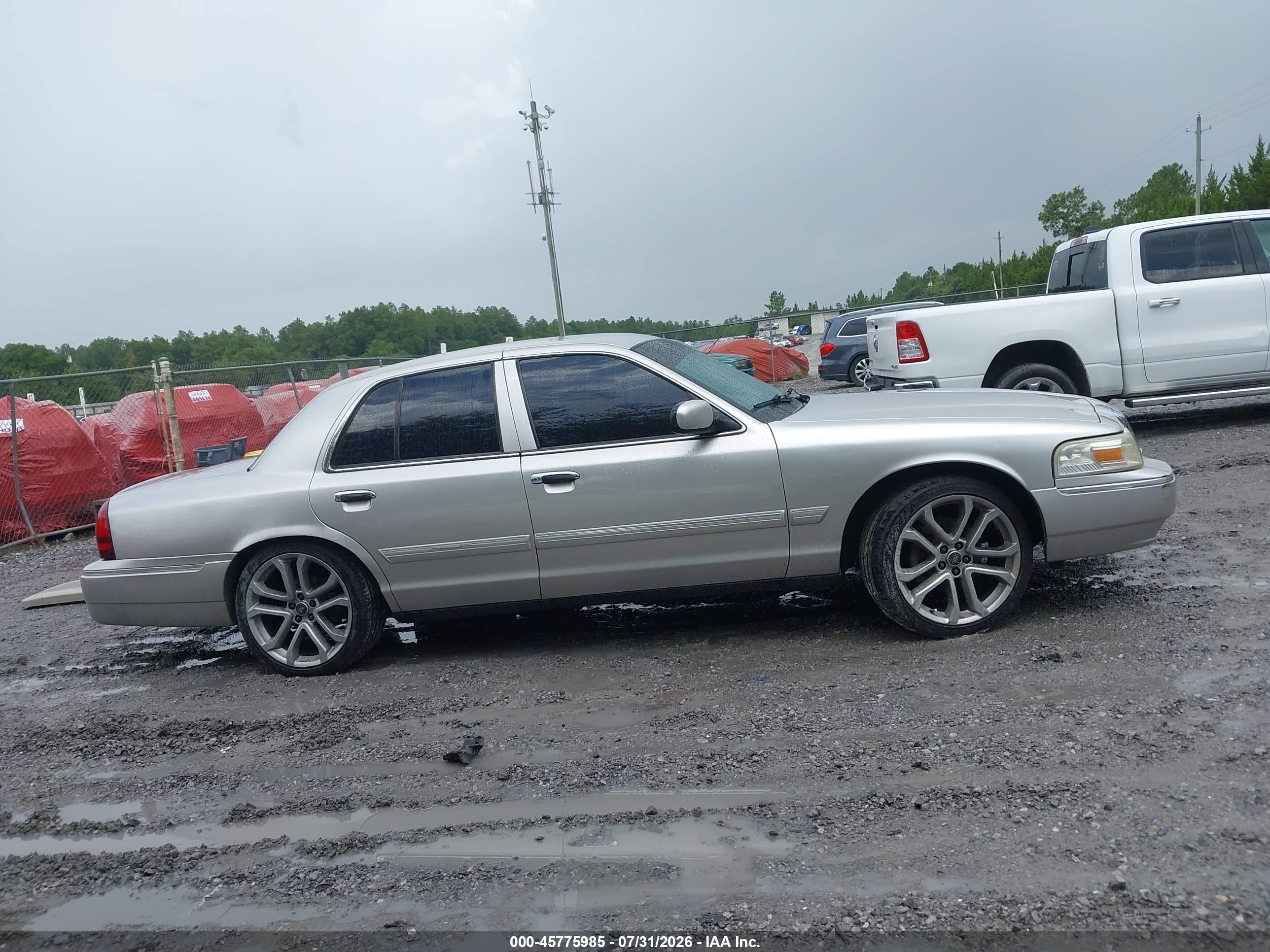 2010 Mercury Grand Marquis Ls (fleet Only) Silver vin: 2MEBM7FVXAX612216