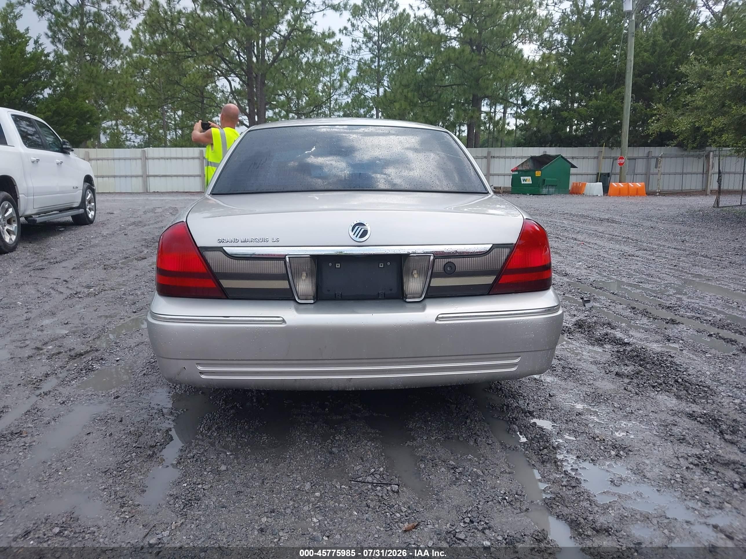 2010 Mercury Grand Marquis Ls (fleet Only) Silver vin: 2MEBM7FVXAX612216