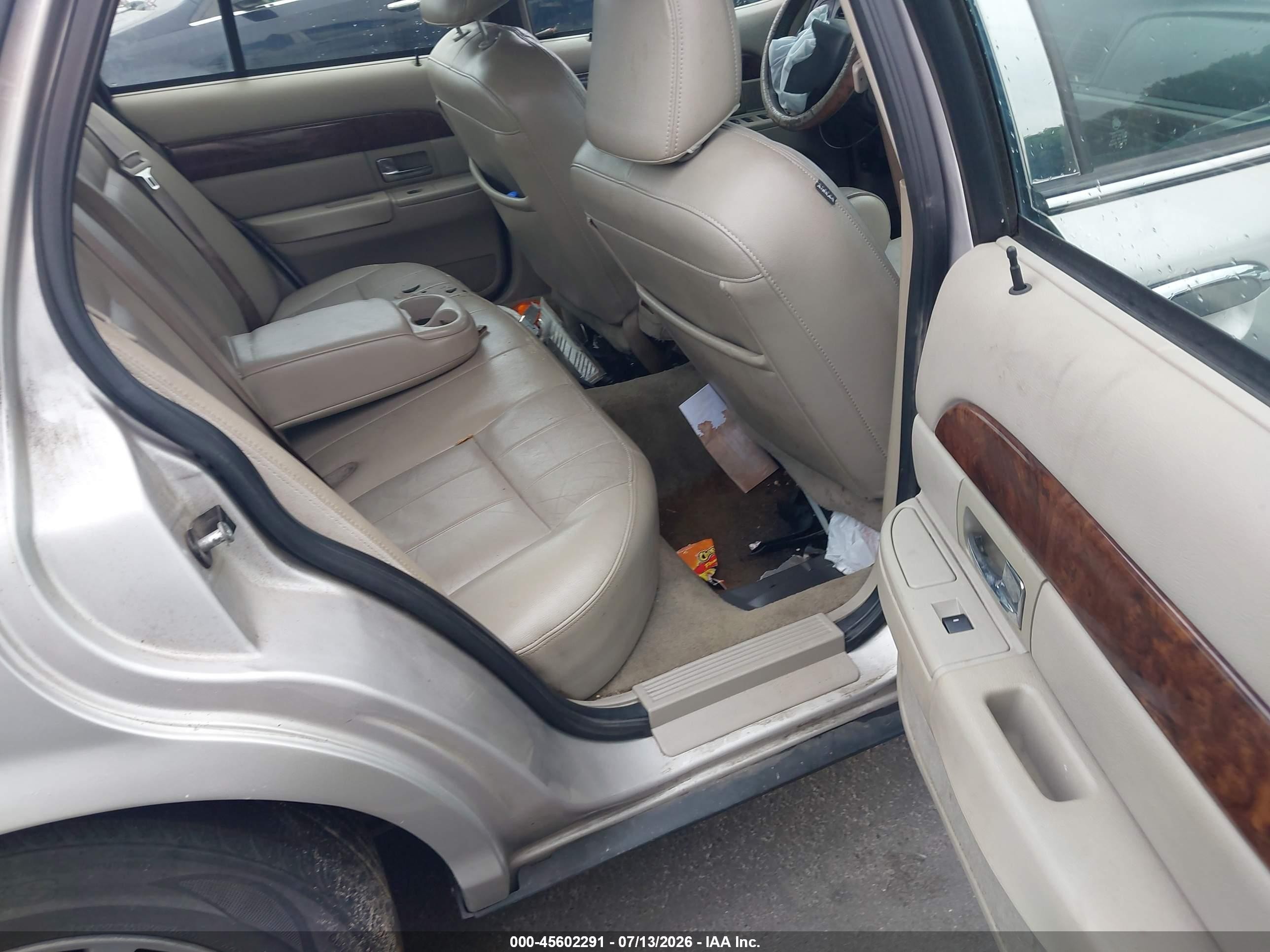 2010 Mercury Grand Marquis Ls (fleet Only) Champagne vin: 2MEBM7FVXAX612409