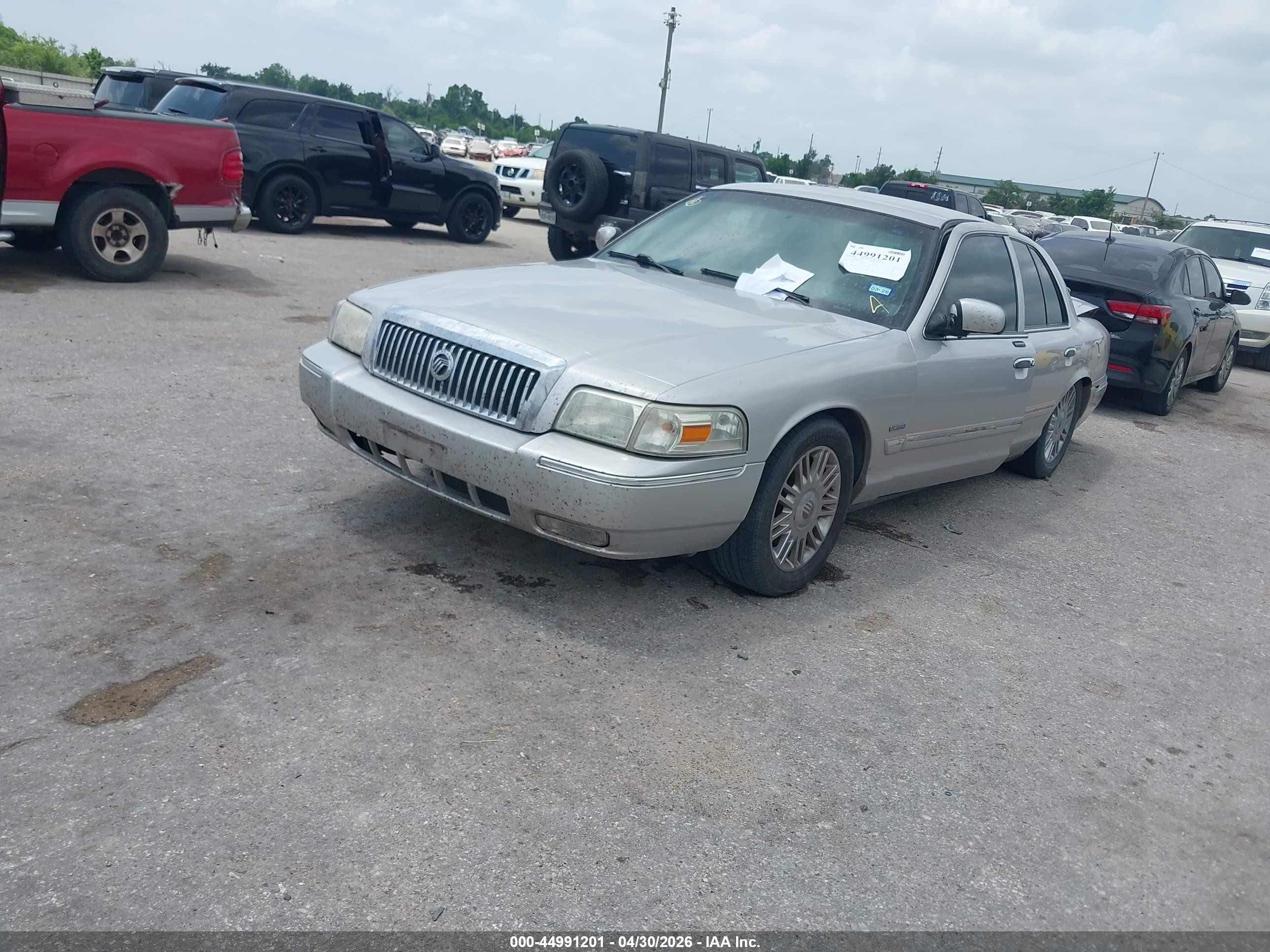 2010 Mercury Grand Marquis Ls (fleet Only) Silver vin: 2MEBM7FVXAX629274