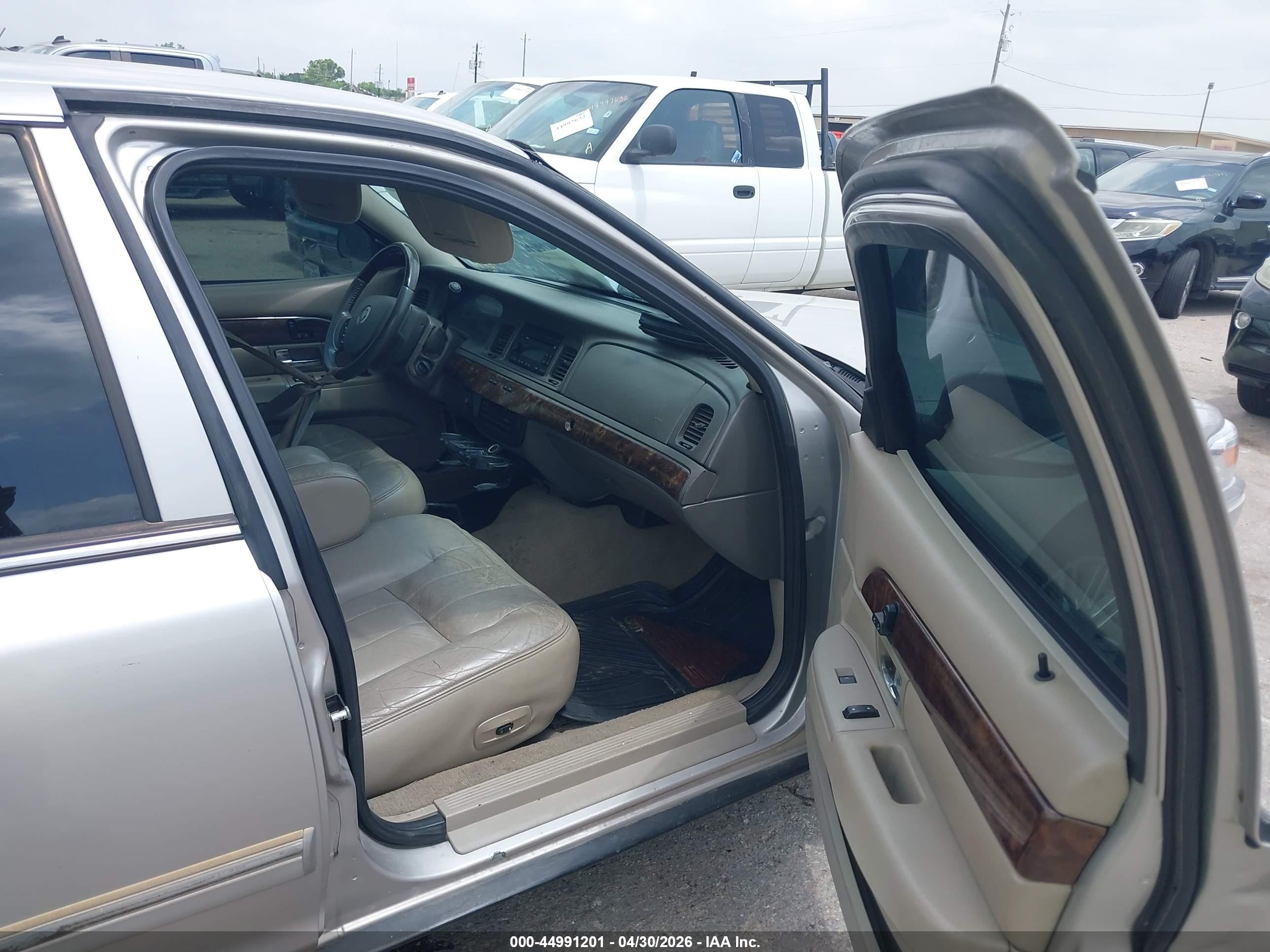 2010 Mercury Grand Marquis Ls (fleet Only) Silver vin: 2MEBM7FVXAX629274