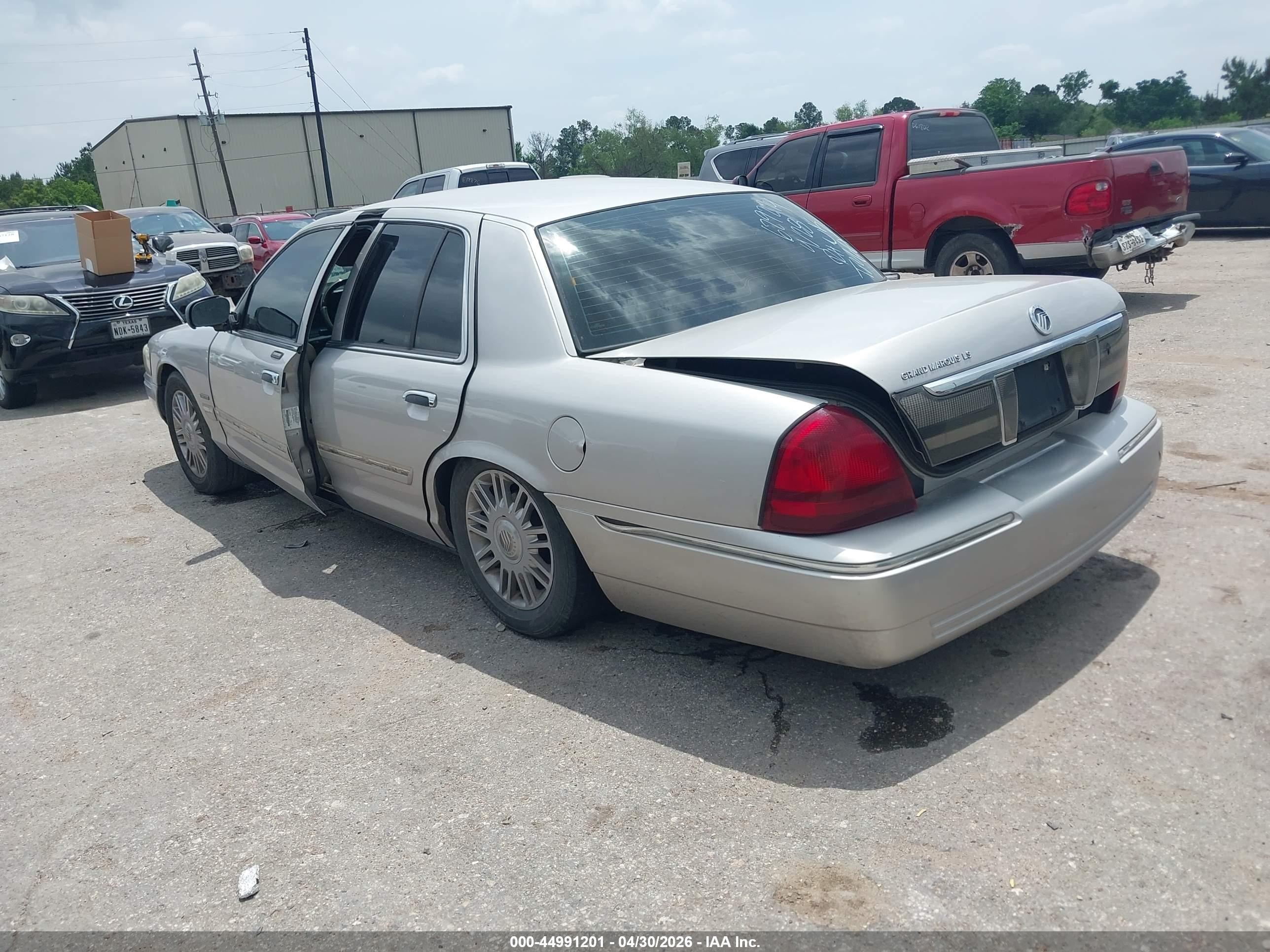 2010 Mercury Grand Marquis Ls (fleet Only) Silver vin: 2MEBM7FVXAX629274