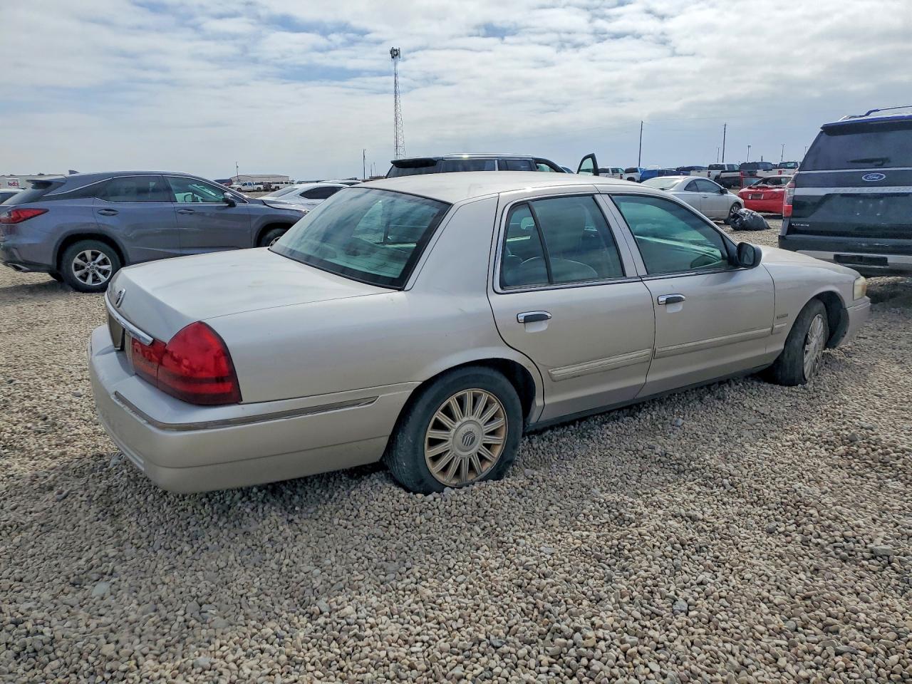 2011 Mercury Grand Marquis Ls Brown vin: 2MEBM7FVXBX605722