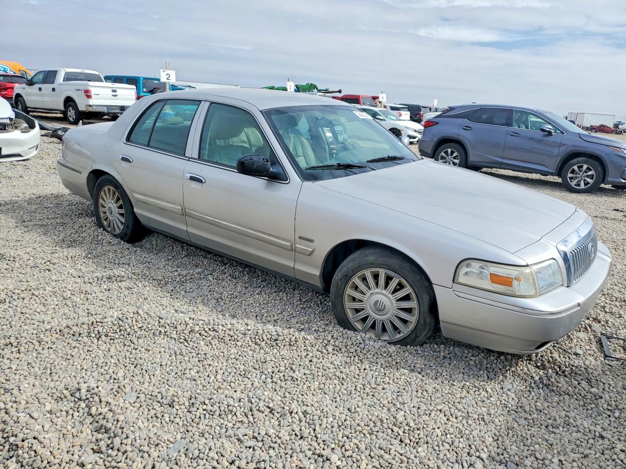 2011 Mercury Grand Marquis Ls Brown vin: 2MEBM7FVXBX605722