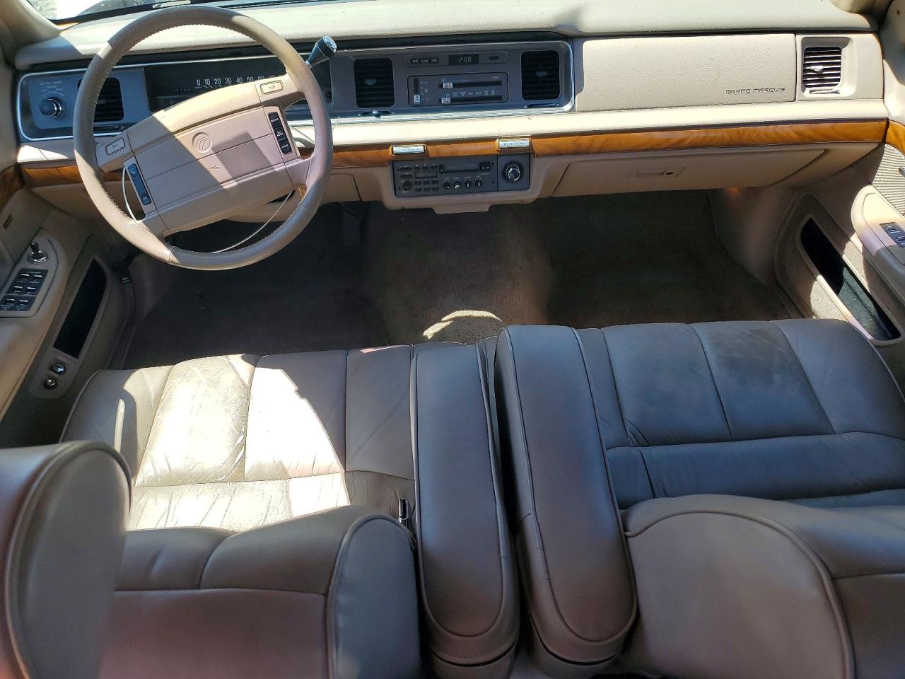 1992 Mercury Grand Marquis Tan vin: 2MECM75W4NX684937