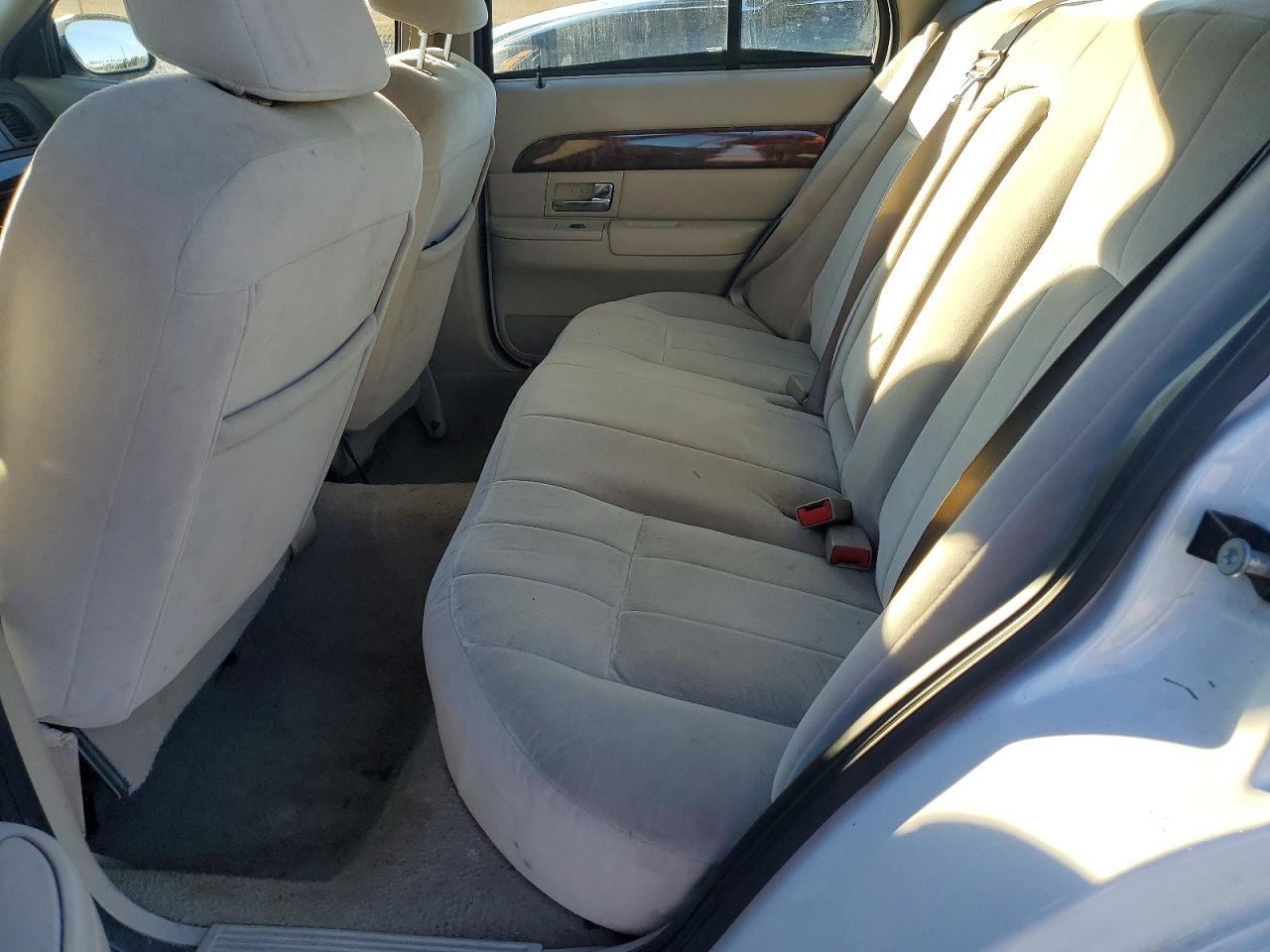 2007 Mercury Grand Marquis Gs White vin: 2MEFM74V07X603392