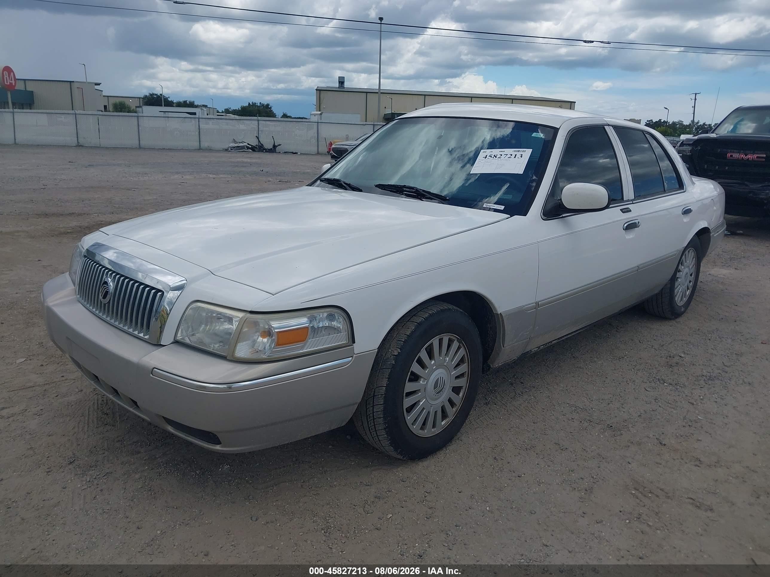 2008 Mercury Grand Marquis Gs White vin: 2MEFM74V08X626009