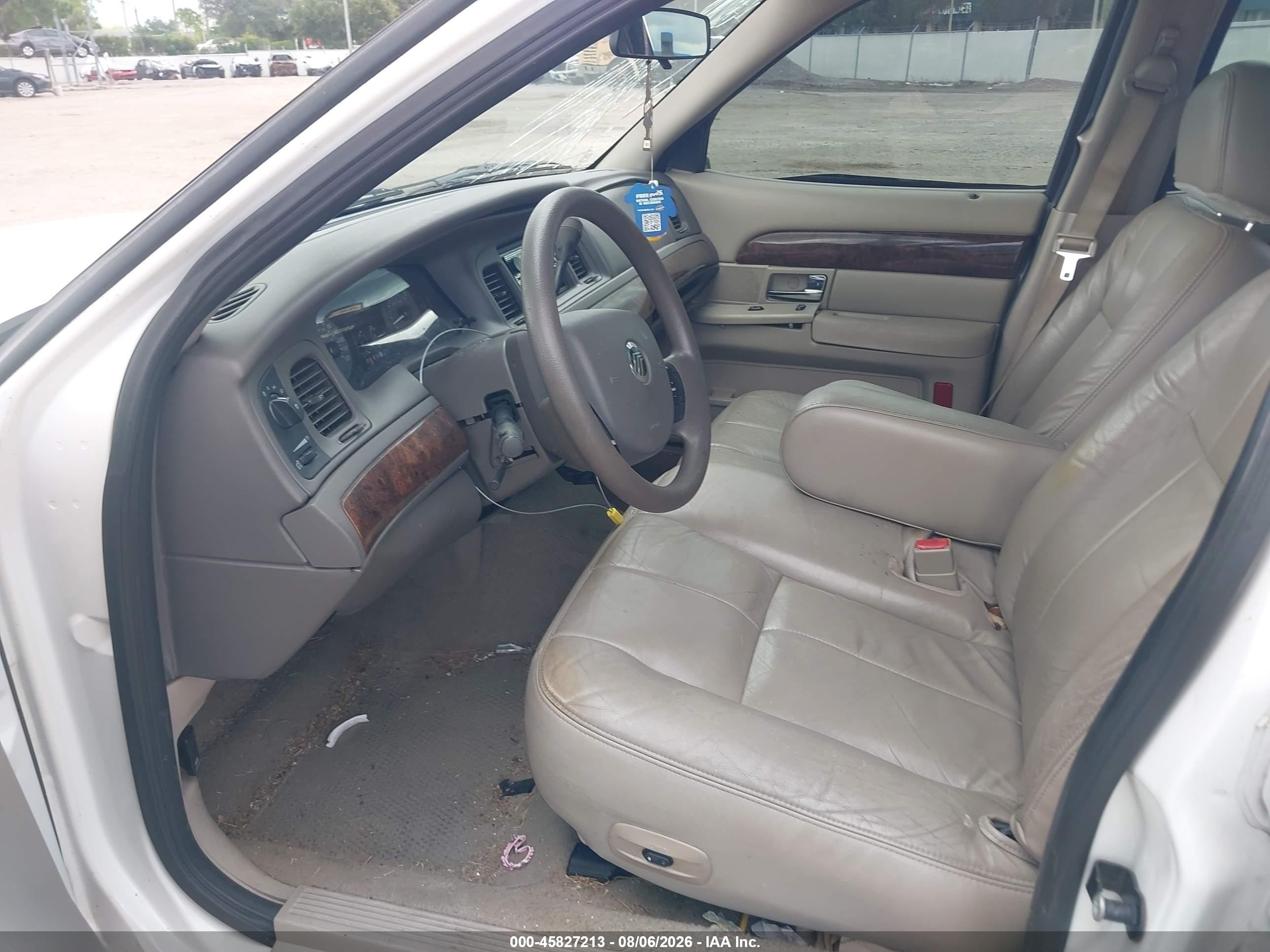 2008 Mercury Grand Marquis Gs White vin: 2MEFM74V08X626009