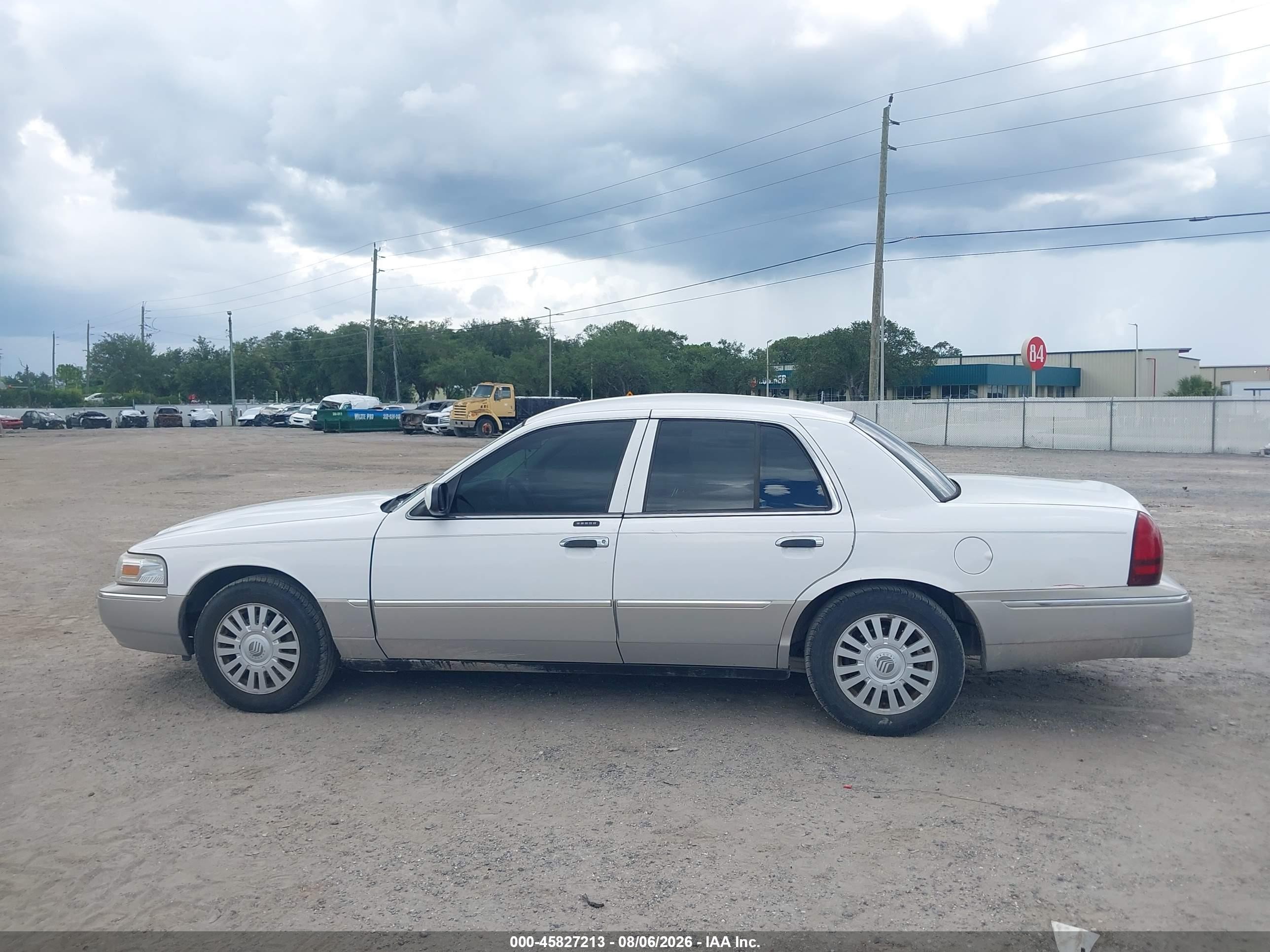 2008 Mercury Grand Marquis Gs White vin: 2MEFM74V08X626009
