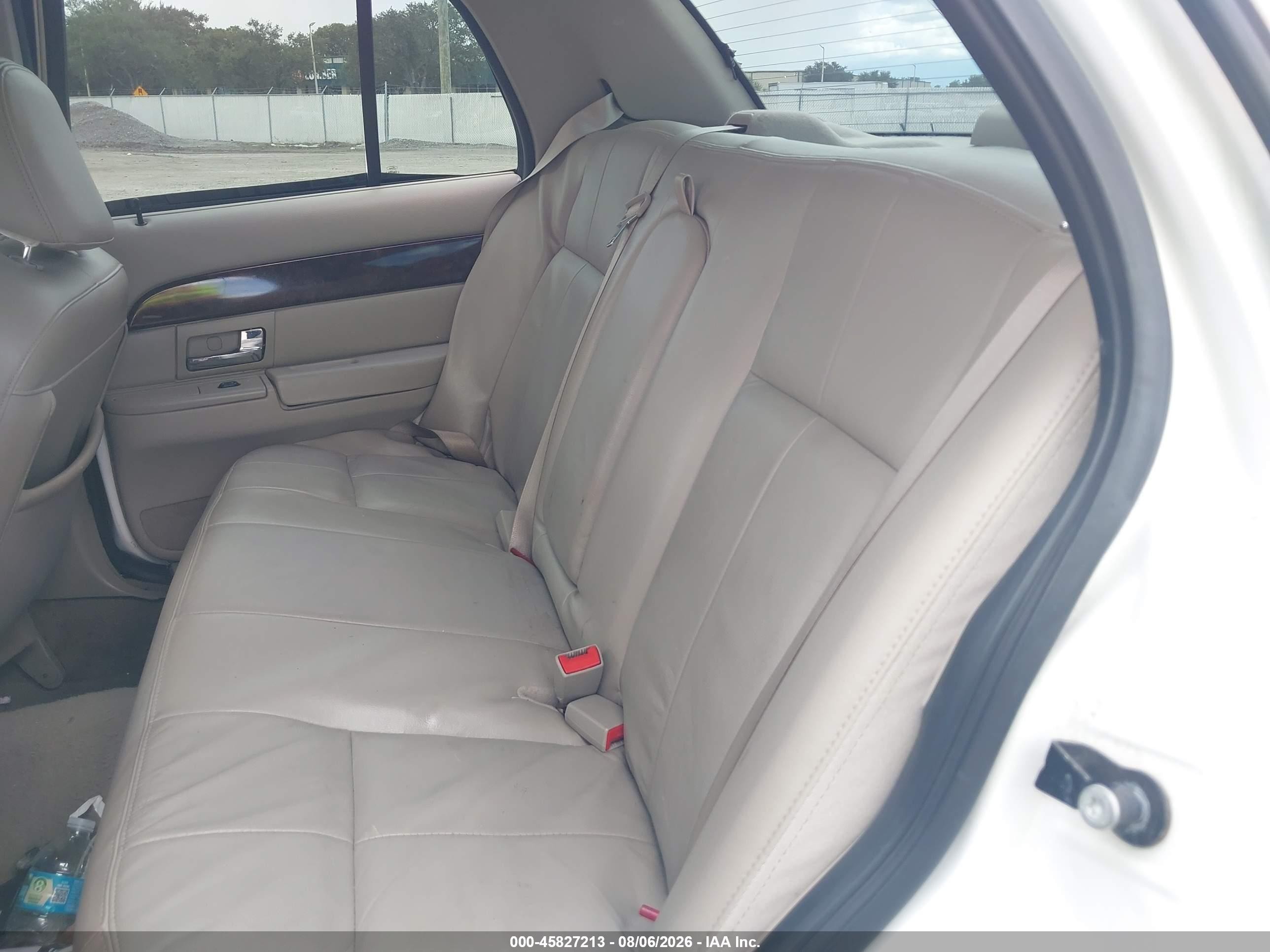 2008 Mercury Grand Marquis Gs White vin: 2MEFM74V08X626009