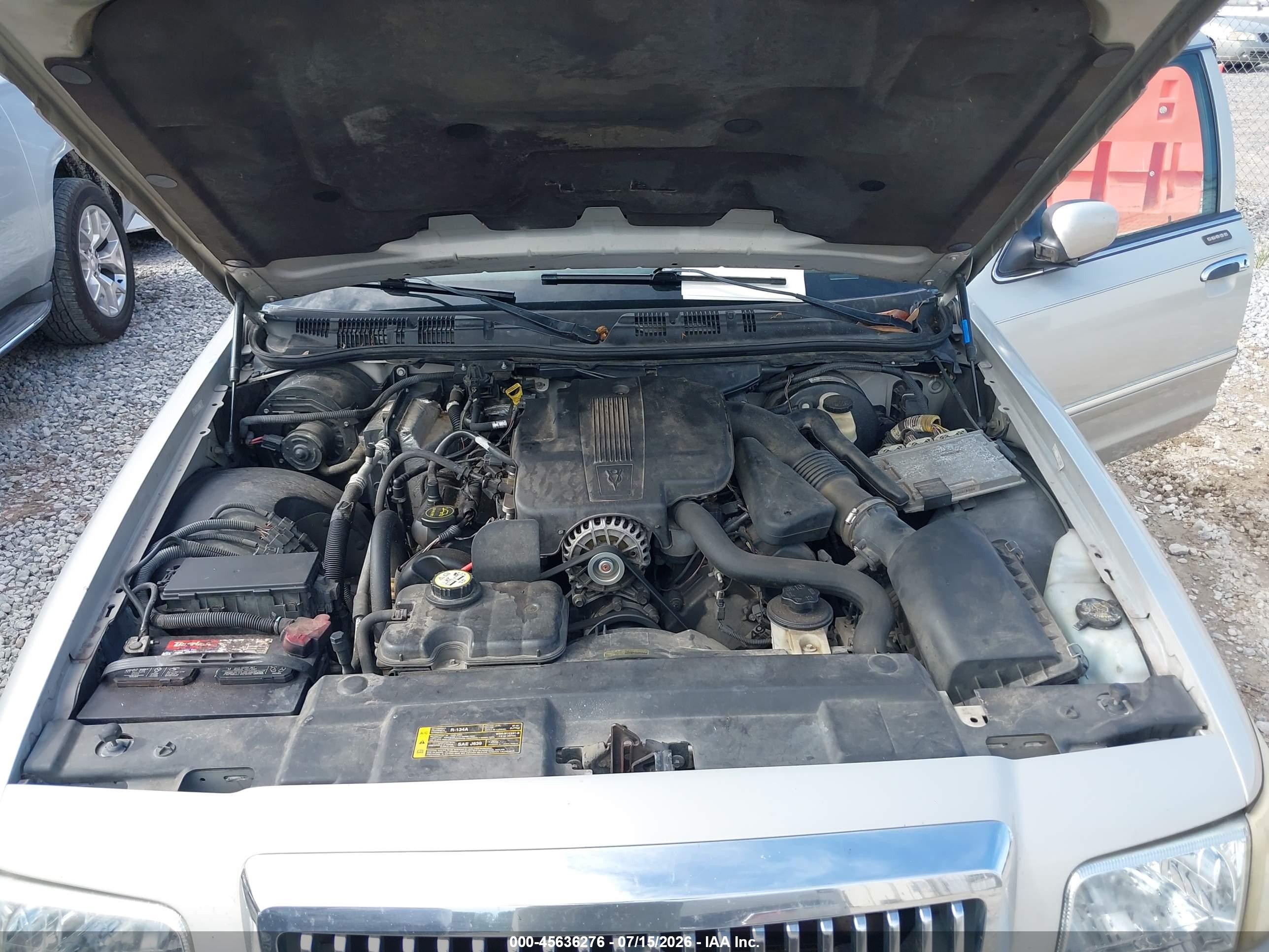 2008 Mercury Grand Marquis Gs Champagne vin: 2MEFM74V08X639763