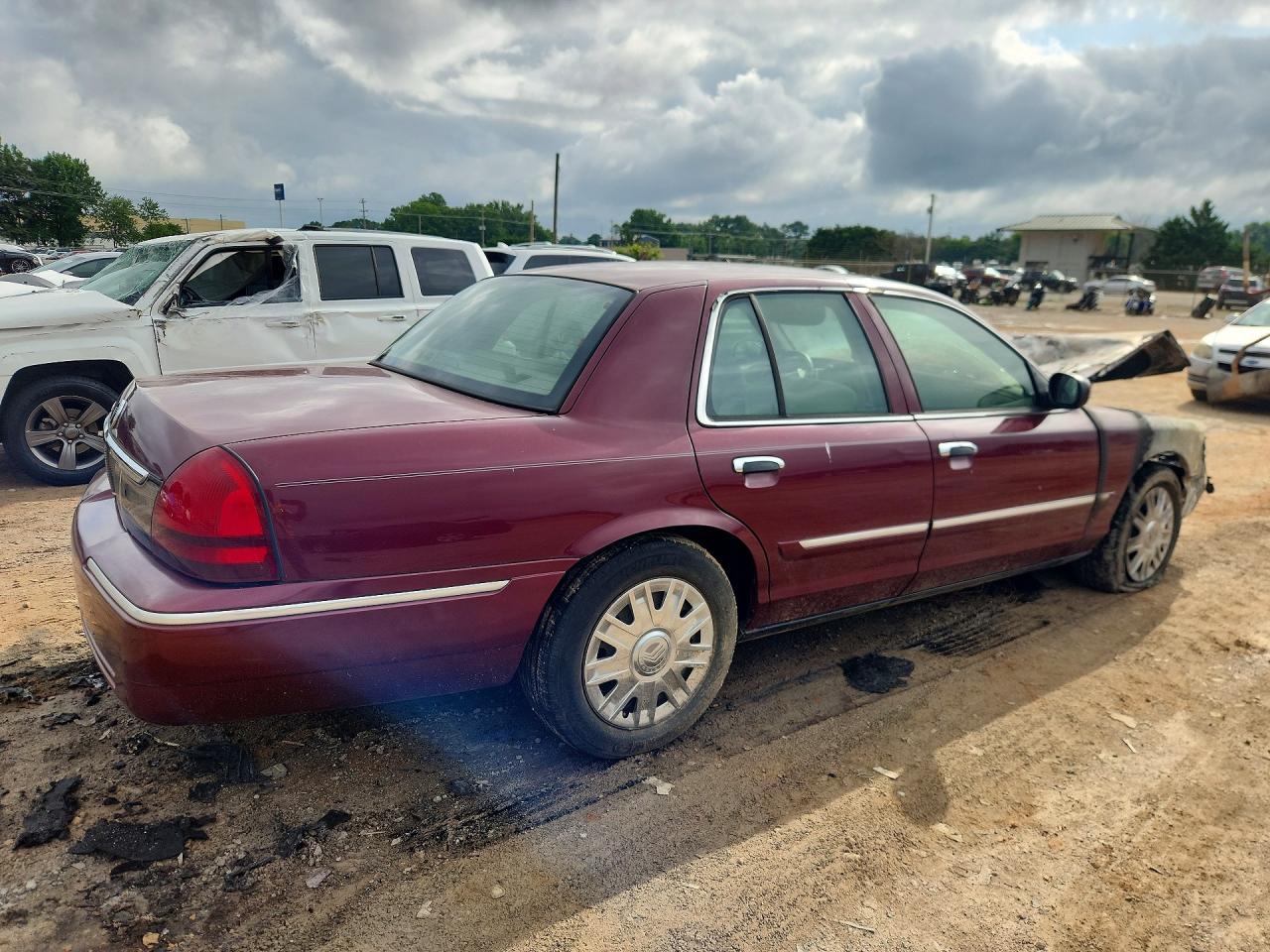 2008 Mercury Grand Marquis Gs Burgundy vin: 2MEFM74V18X653638